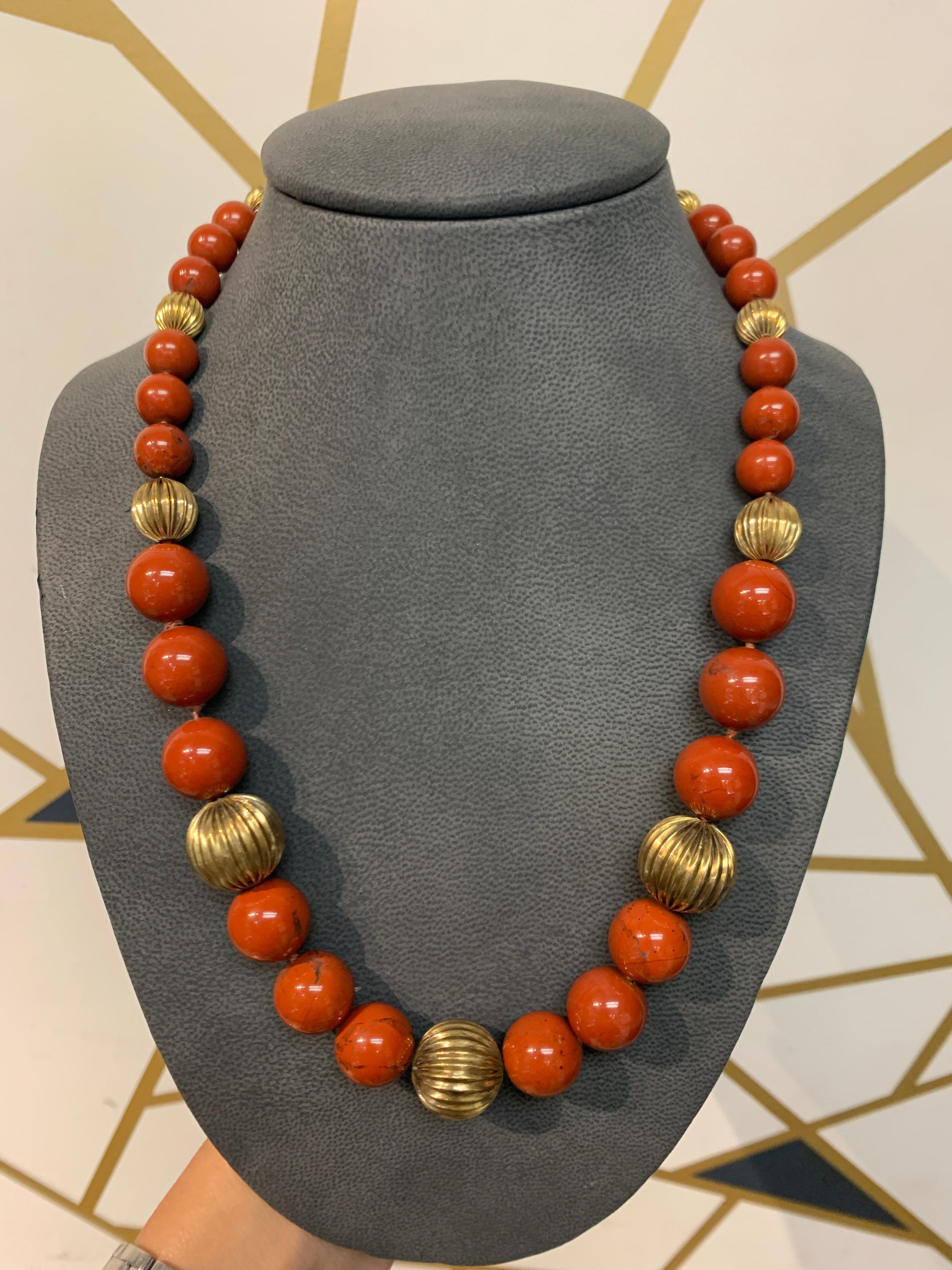 Collana di corniole e perline d'oro in vendita 1