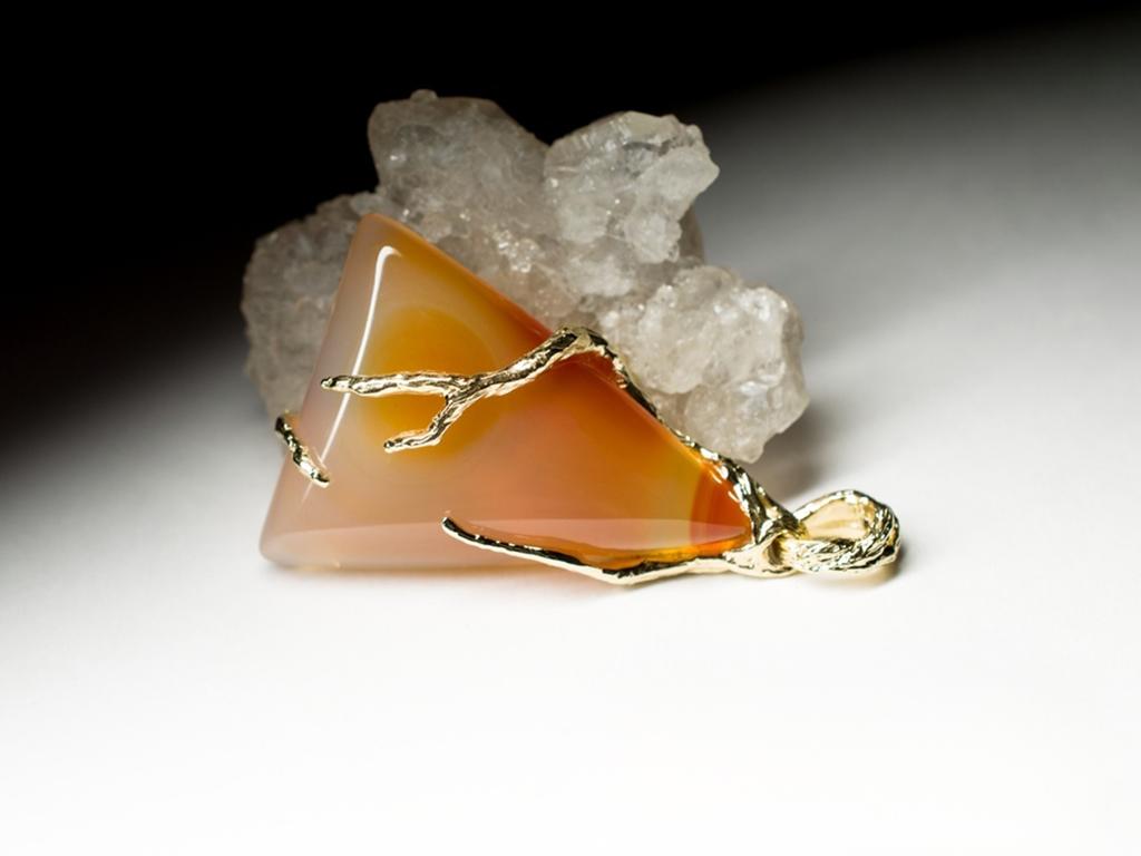 Art nouveau Collier Cornaline Or Honey Orange Triangle Cabochon Magic Forest Roots Gems en vente