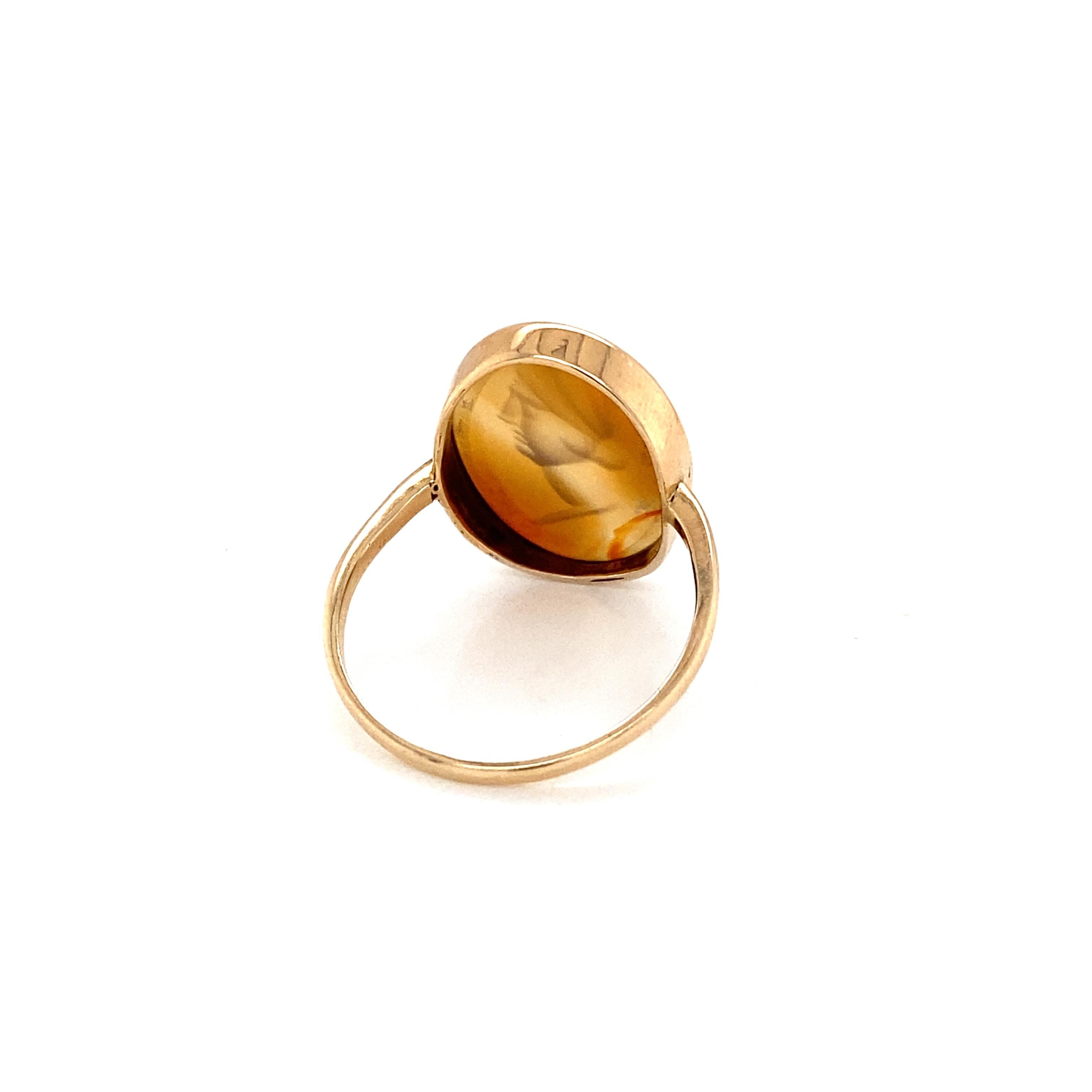 Women's or Men's Carnelian Intaglio and 9 Carat Yellow Gold Vintage Signet Ring For Sale