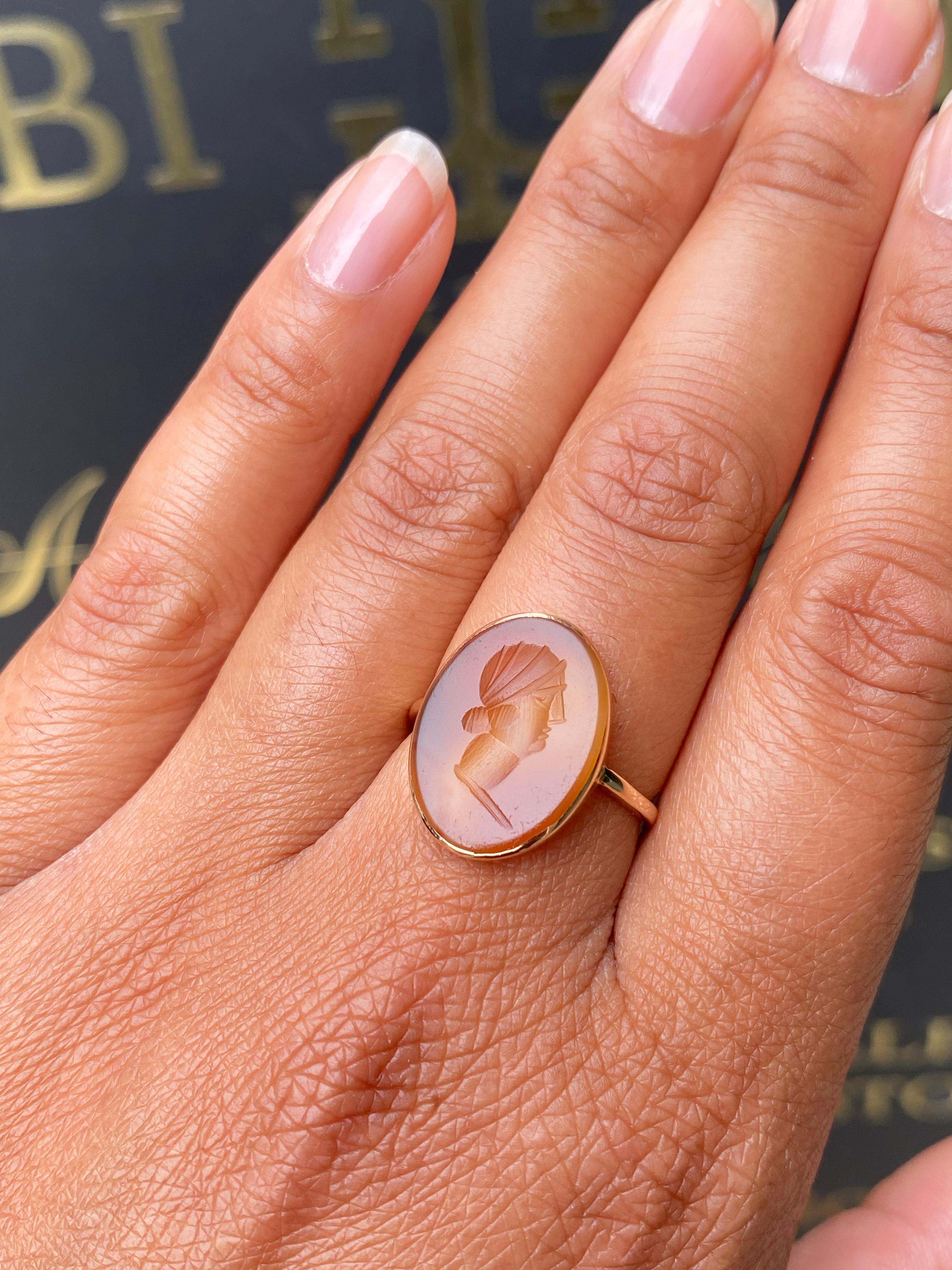Carnelian Intaglio and 9 Carat Yellow Gold Vintage Signet Ring For Sale 2