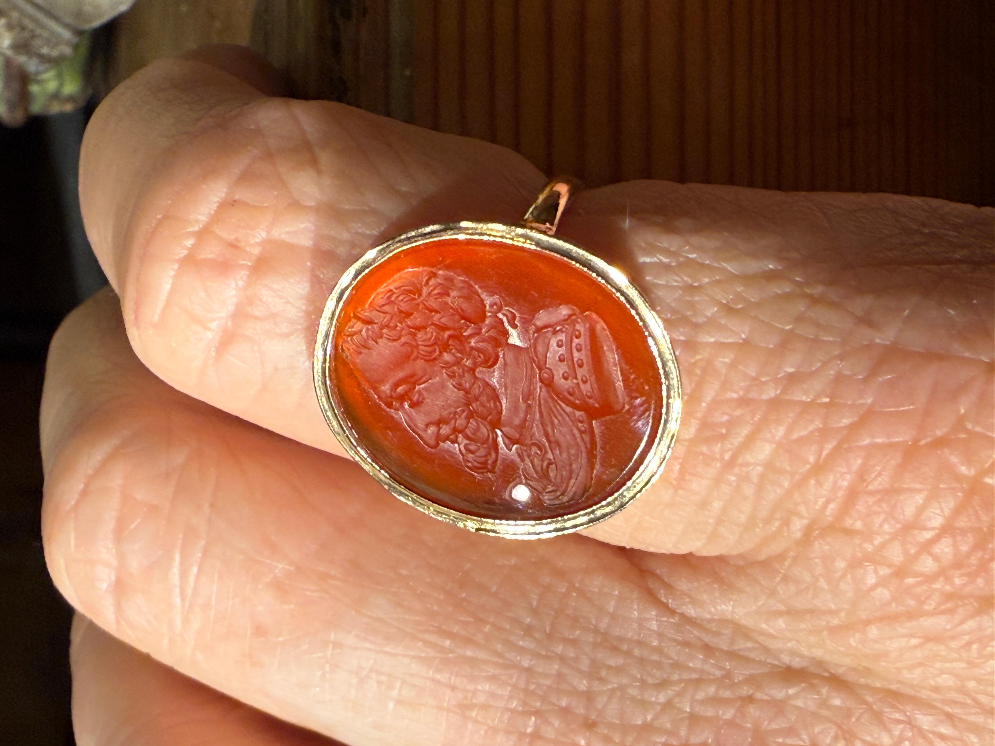 Anillo calcográfico de cornalina que representa al rey Enrique IV de Francia. Francés, siglo XIX. en venta 7