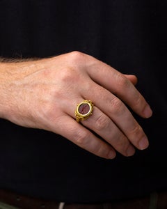 Anillo Calado de Cornalina en Oro Amarillo de 21 Kilates