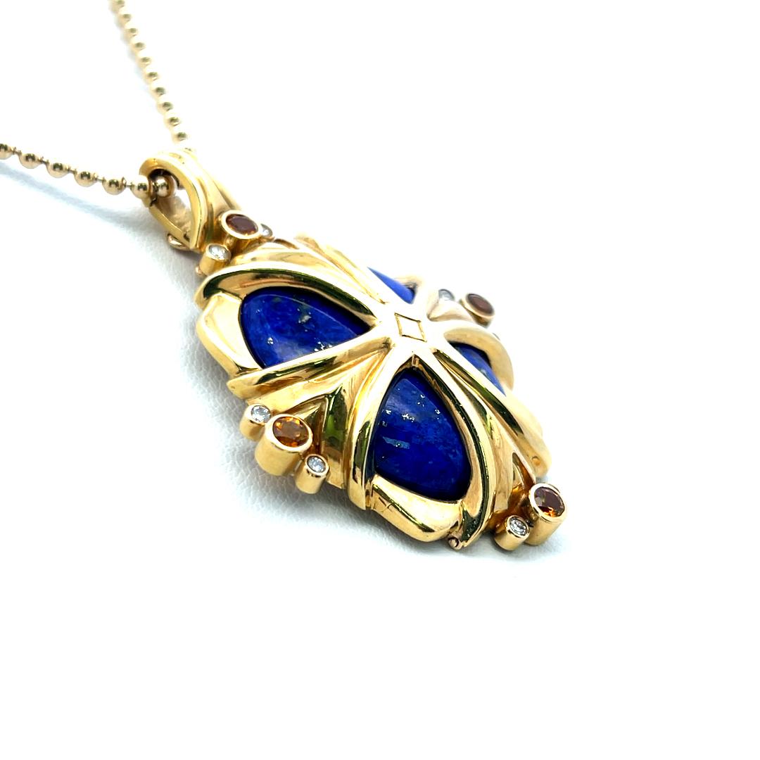 Collana con ciondolo in corniola, lapislazzuli e giada in oro giallo 18 carati in vendita 1