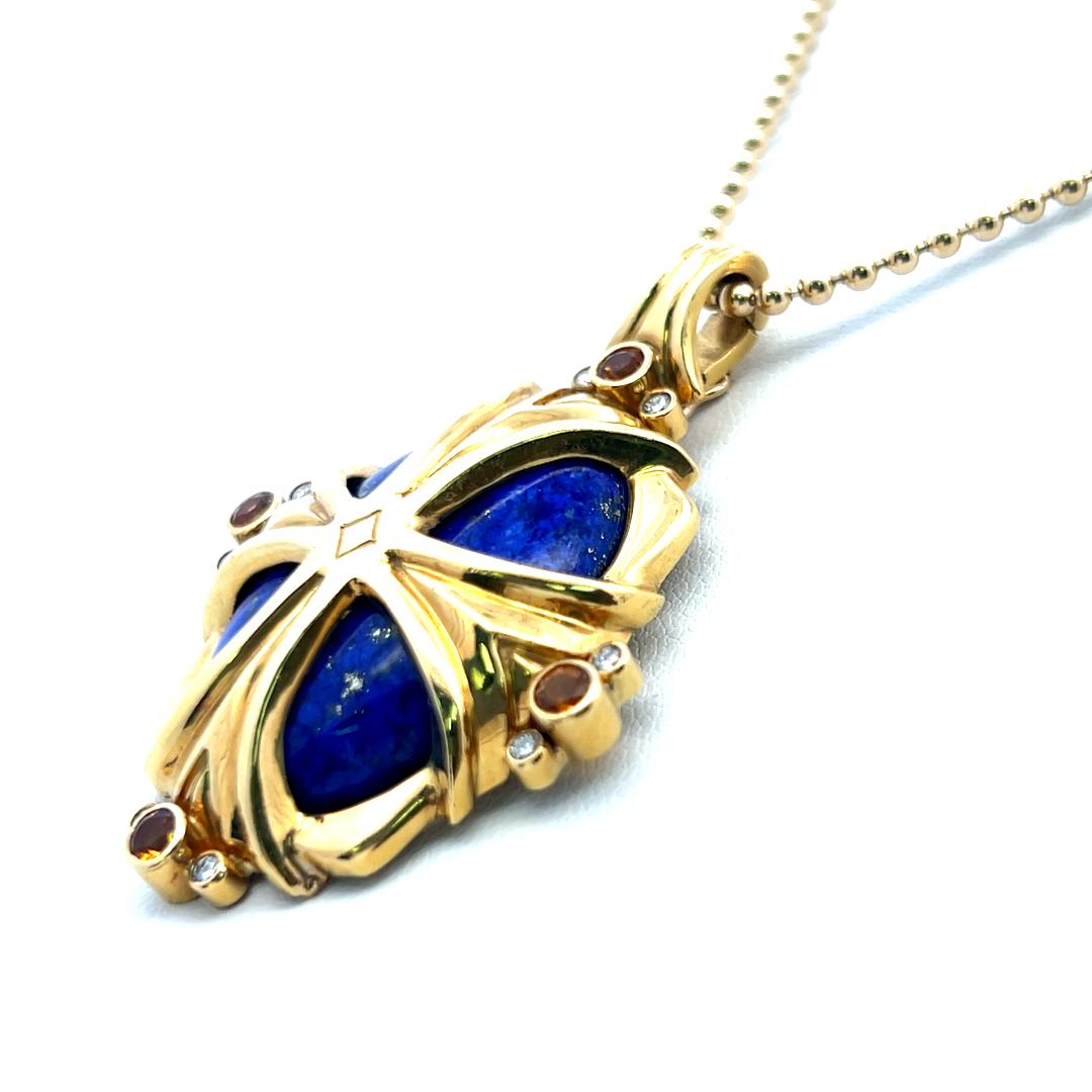 Collana con ciondolo in corniola, lapislazzuli e giada in oro giallo 18 carati in vendita 2