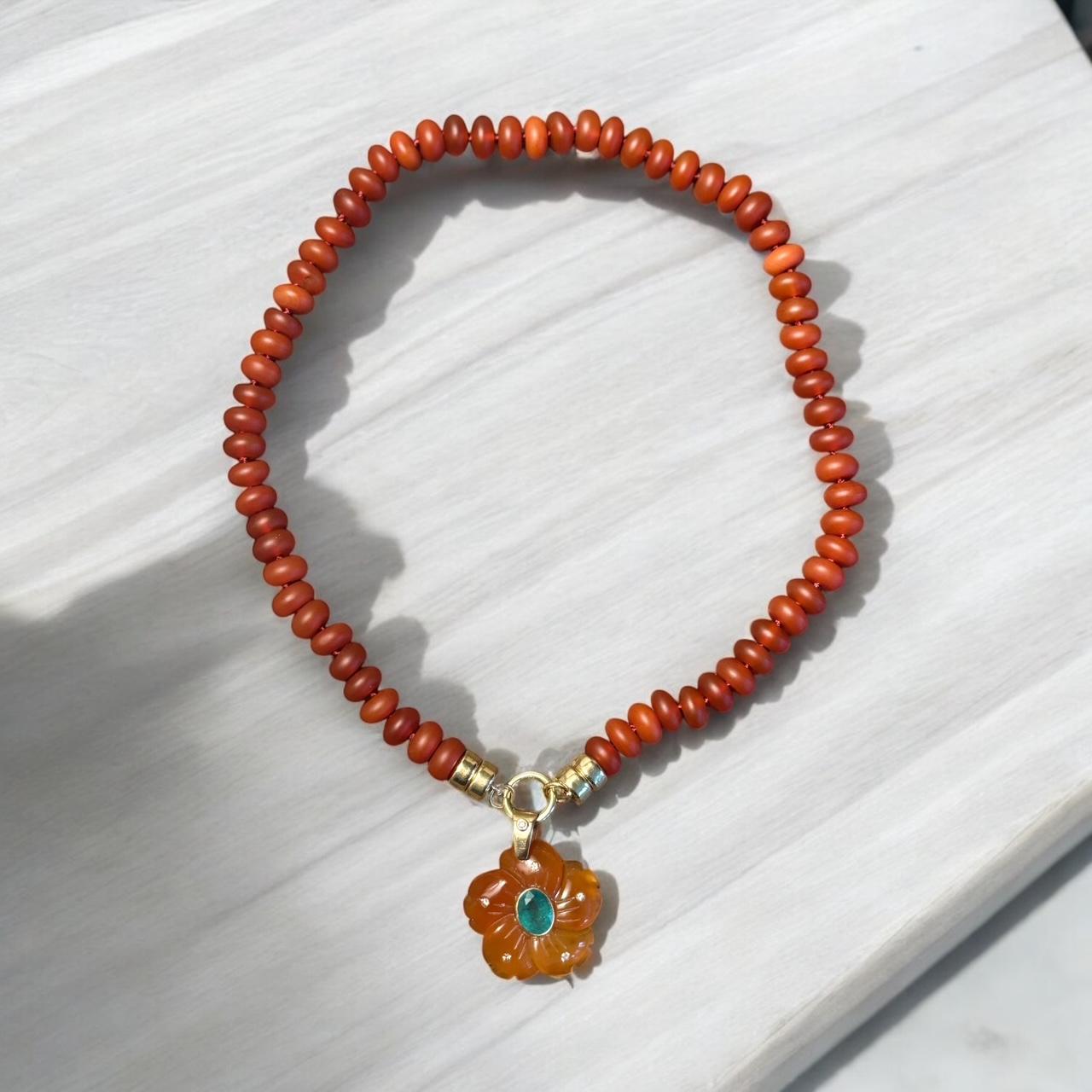 da uomo o donna COLLANA CARNELIANA, corniola e oro 14k con charm Enhancer in vendita