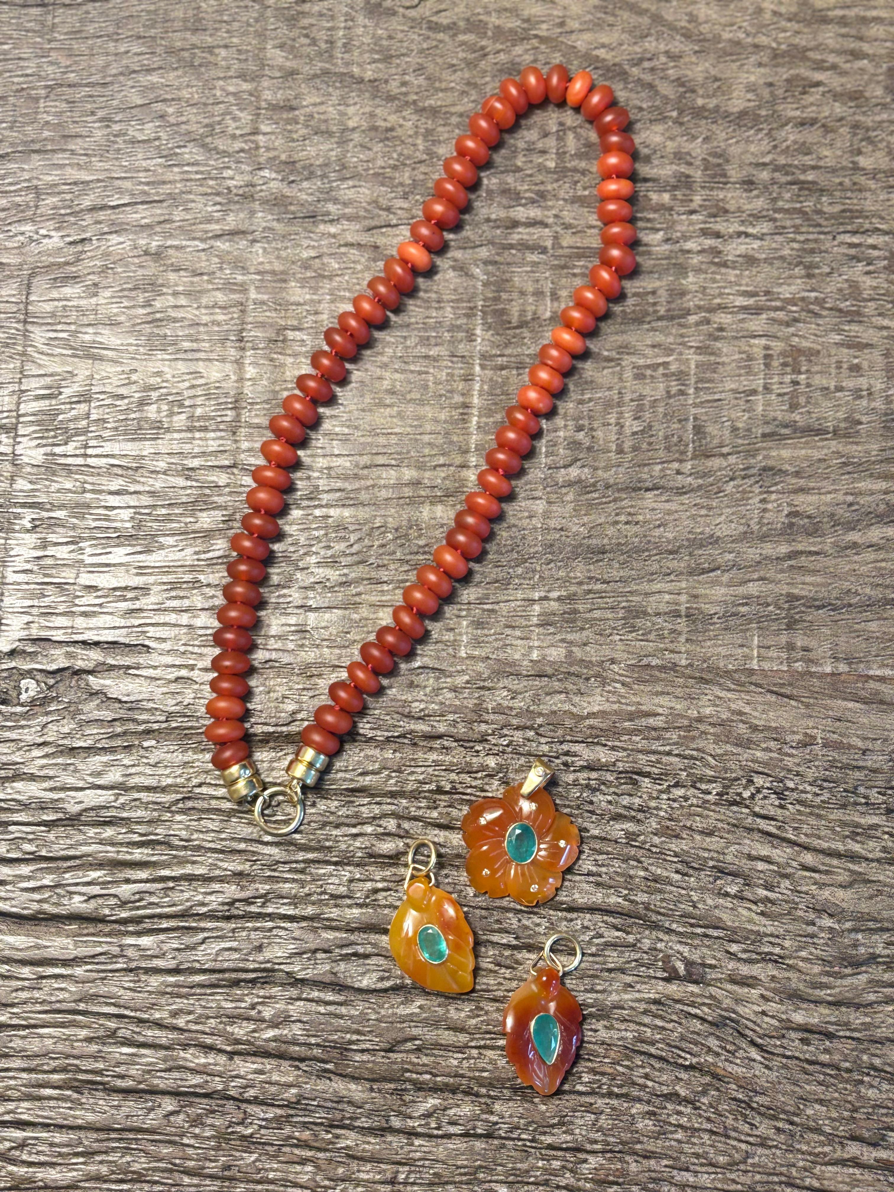 COLLANA CARNELIANA, corniola e oro 14k con charm Enhancer in vendita 4