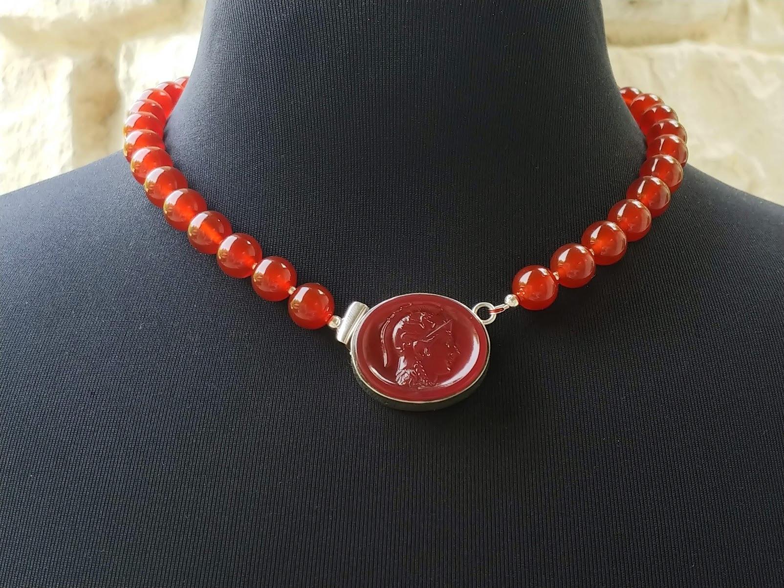 Carnelian Necklace with Intaglio Trojan Warrior Pendant Clasp For Sale 1