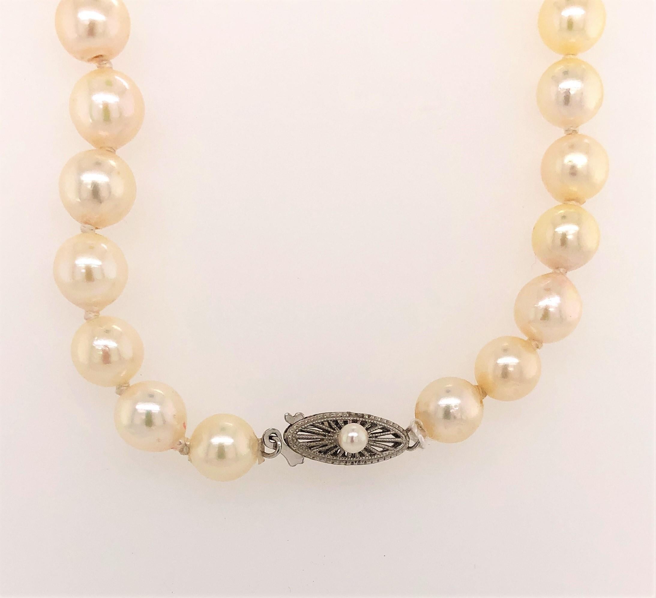 Ciondolo con corniola in argento sterling e collana di perle Akoya in vendita 2