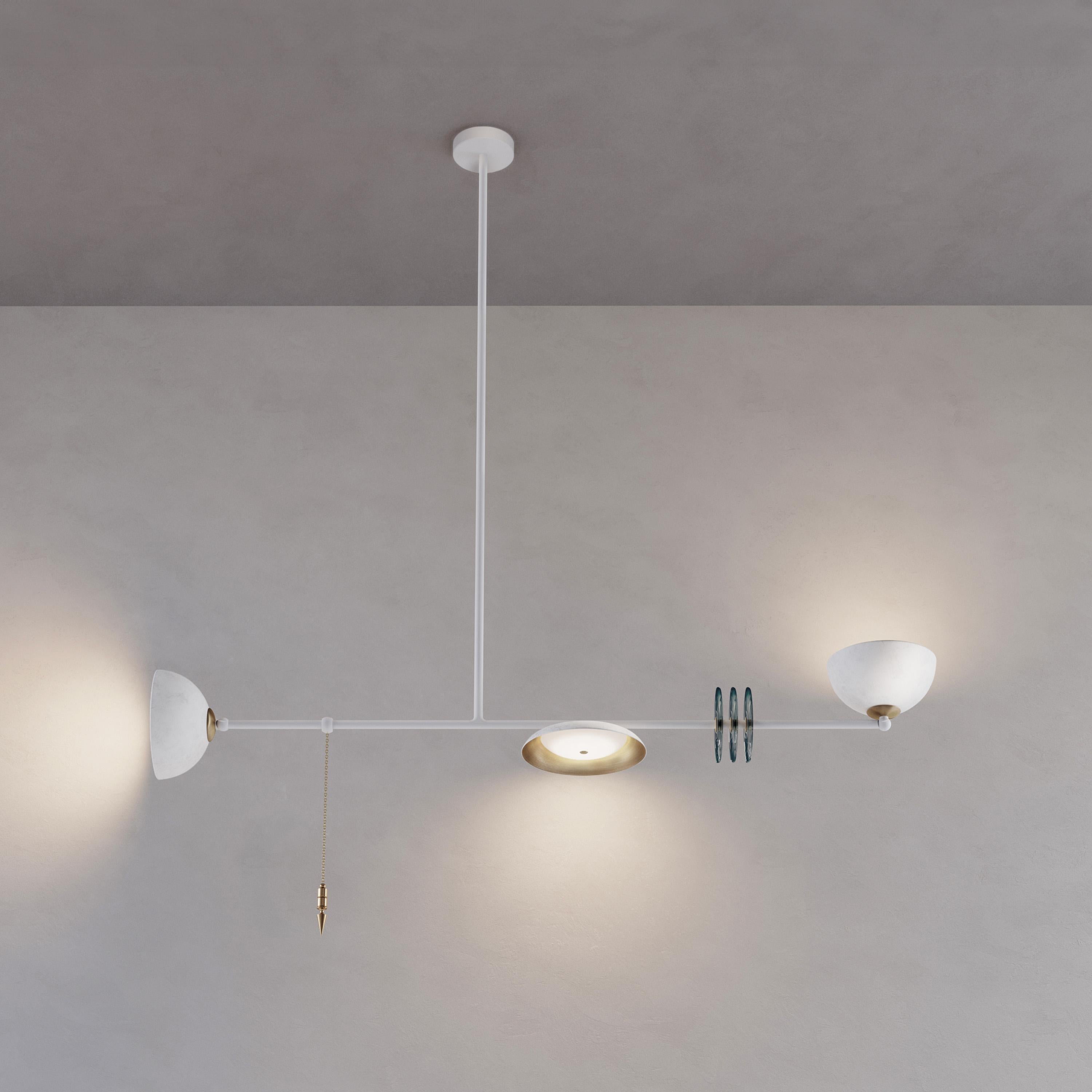 Organico moderno Lampadario lineare in ottone patinato bianco 'Carnivale Acrobat Blanc' fatto a mano in vendita