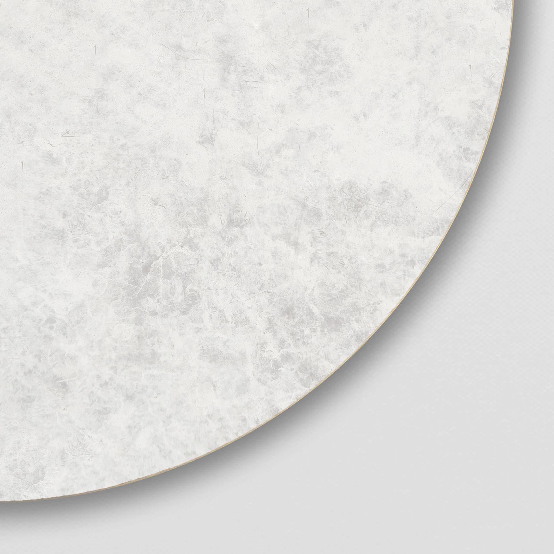 XXI secolo e contemporaneo Lampadario lineare in ottone patinato bianco 'Carnivale Acrobat Blanc' fatto a mano in vendita