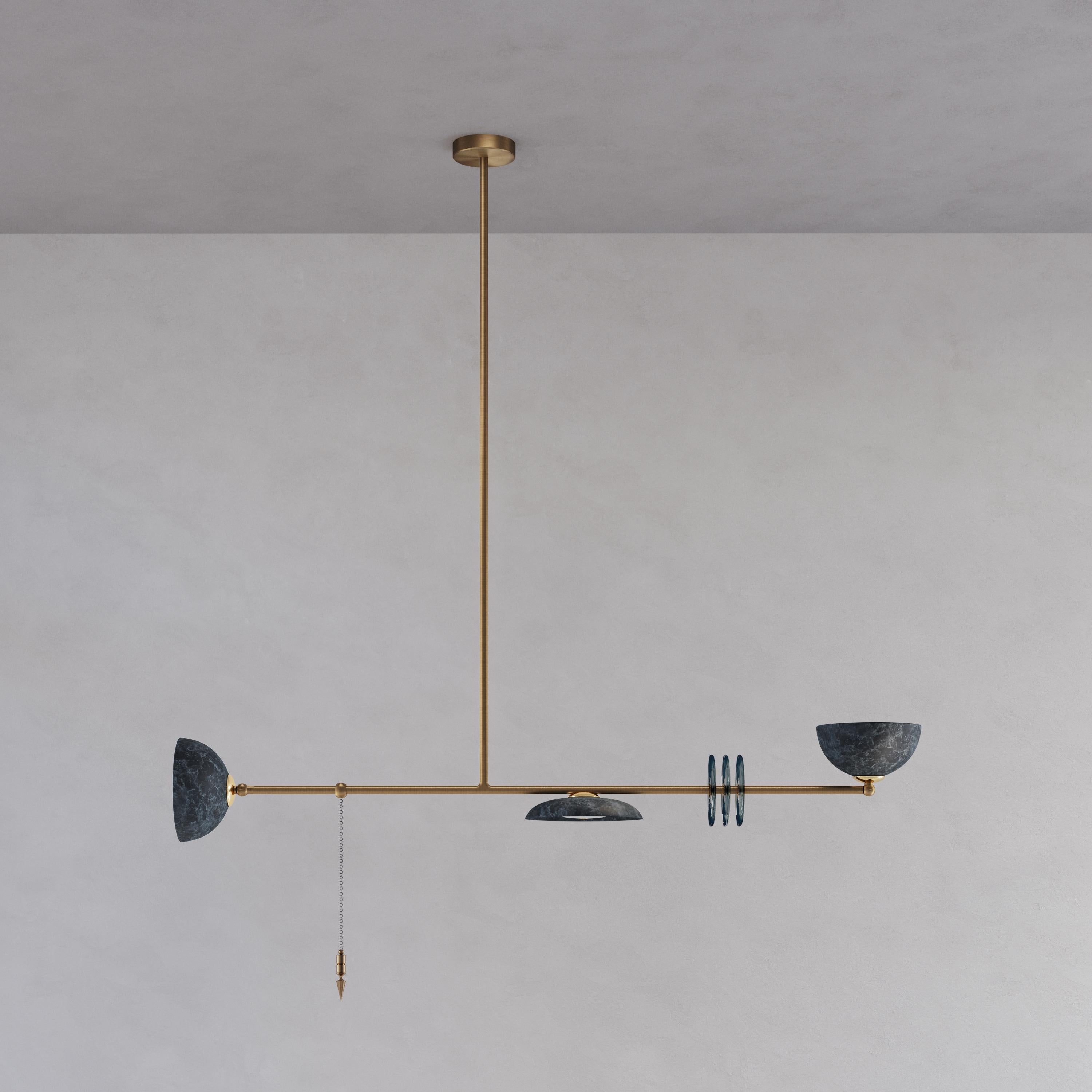 Organico moderno Lampadario lineare in ottone patinato Callisto 'Carnivale Acrobat' fatto a mano in vendita