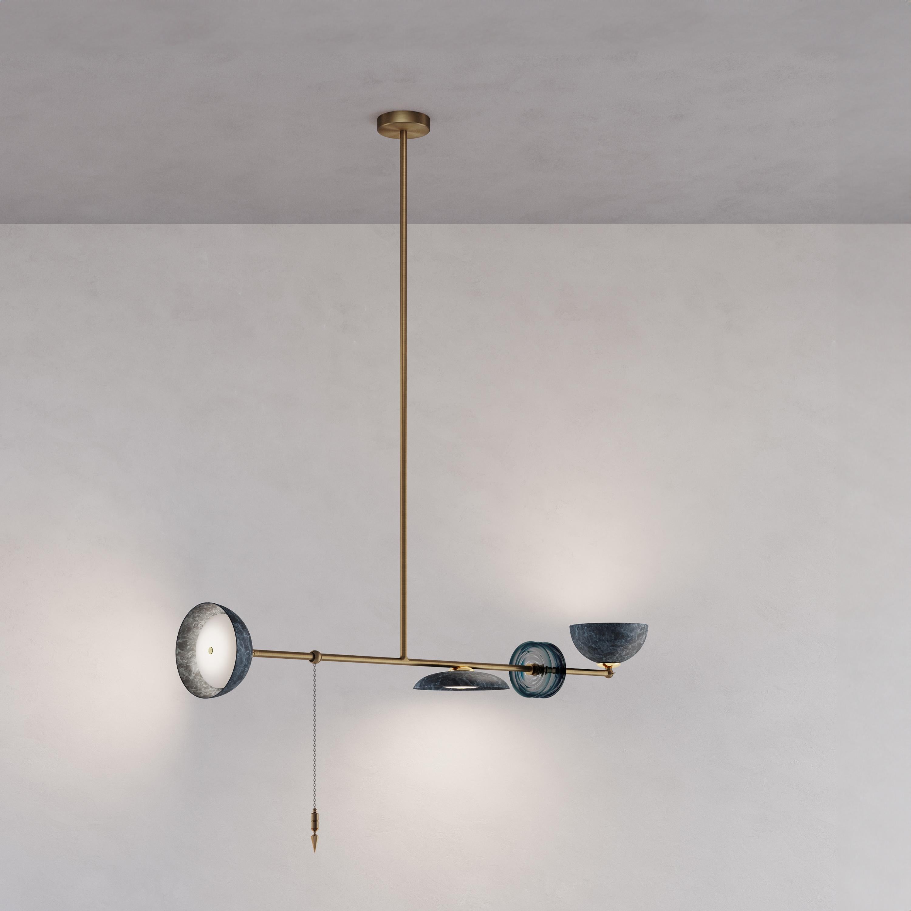Britannico Lampadario lineare in ottone patinato Callisto 'Carnivale Acrobat' fatto a mano in vendita