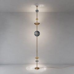 'Carnivale Roncalli' Lámpara de suelo a techo de latón patinado Callisto hecha a mano