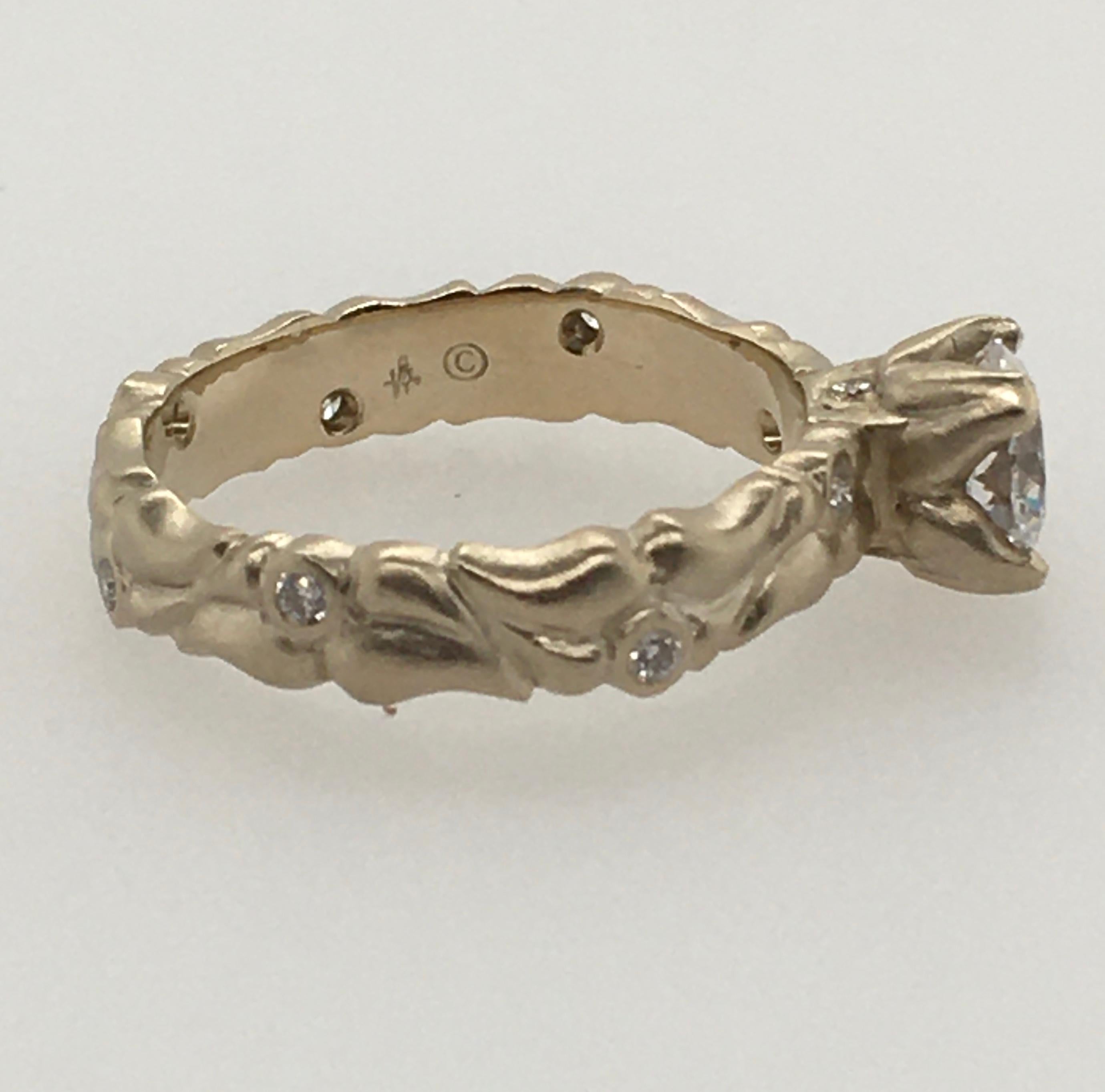 CAROL ACKERMAN  Verlobungsring aus Gold mit quadratischem Zirkon und 8 Diamanten (Moderne) im Angebot