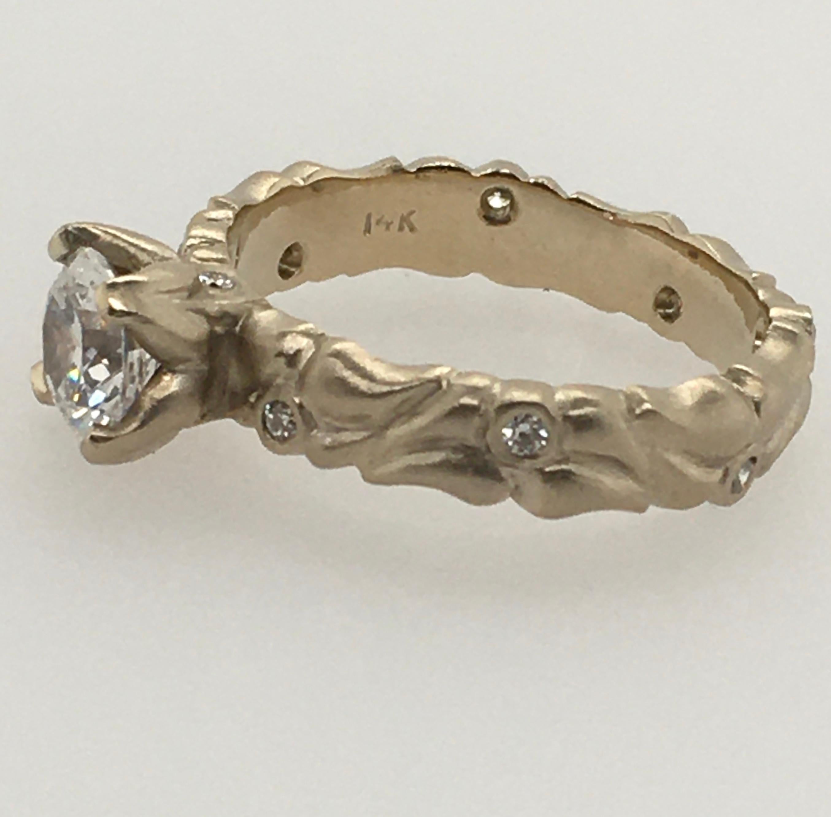 CAROL ACKERMAN  Verlobungsring aus Gold mit quadratischem Zirkon und 8 Diamanten (Rundschliff) im Angebot