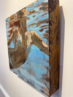 "Amy", profilo laterale di una donna in costume da bagno bianco che si alza in volo per prendere aria