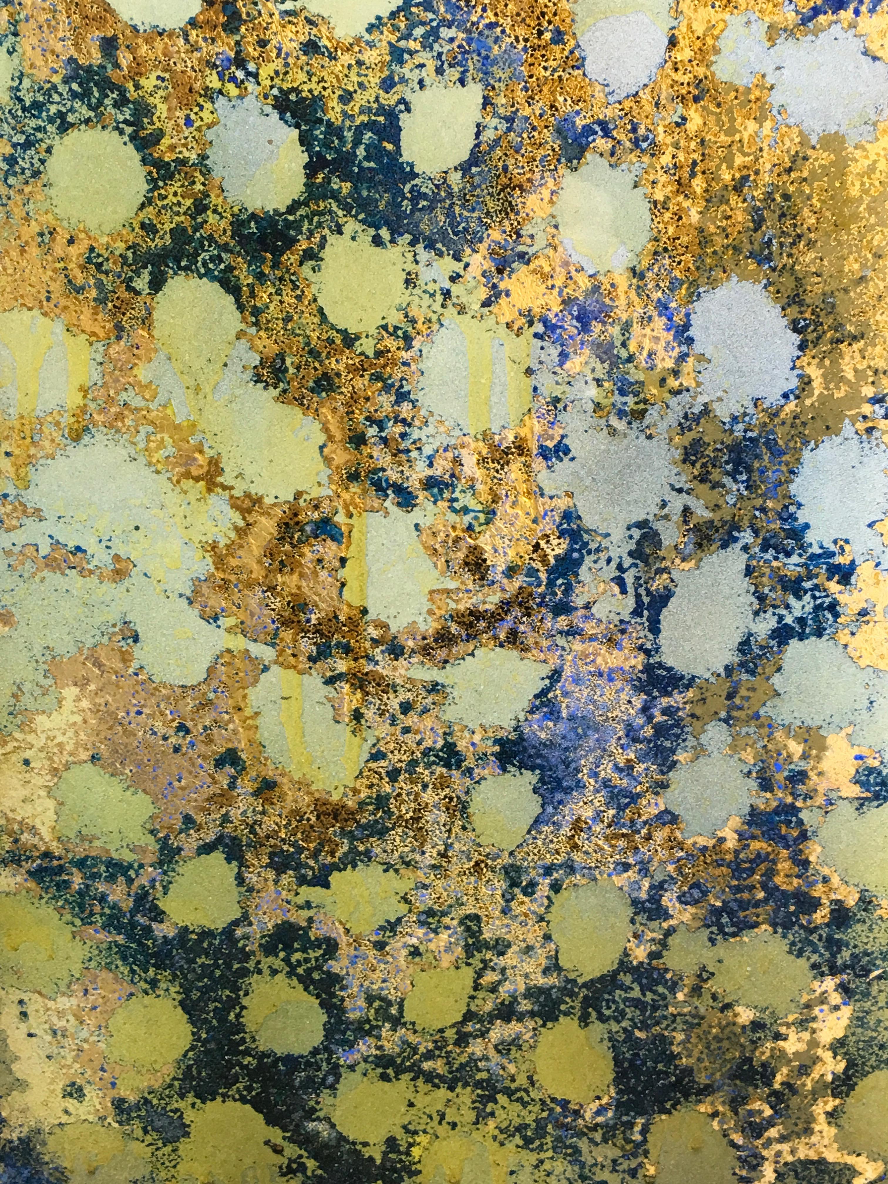 Étude de poissons, peinture, peinture inversée sur feuille d'or de verre, huile, cobalt, eau - Painting de Carol Bennett