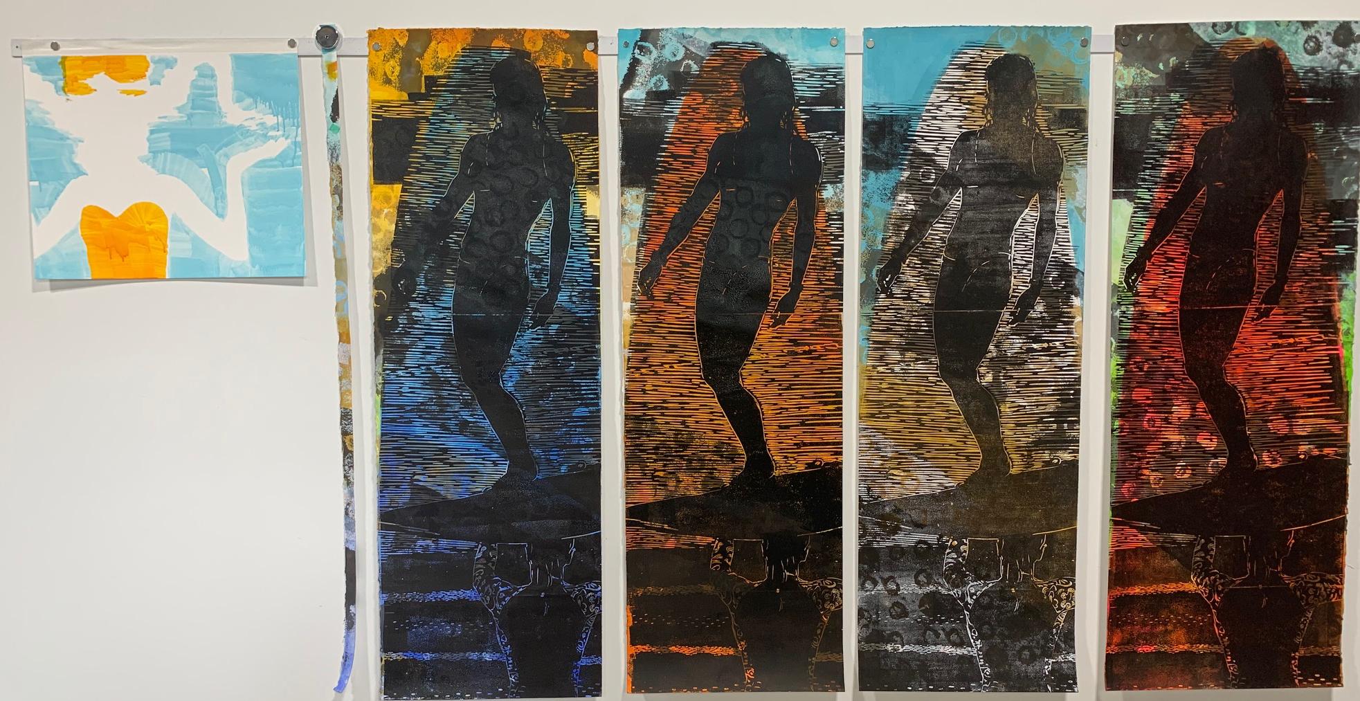 Peinture multimédia « Women Holding Up Women/Green Flash », surfeuse, orange, bleu - Painting de Carol Bennett