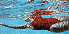 "SUSPENSE" dipinto orizzontale di una donna vestita di rosso che scivola sotto l'acqua
