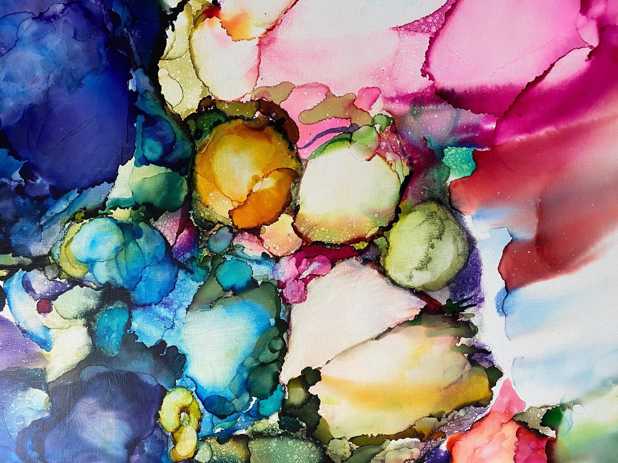 Diese üppige, abstrakte expressionistische Landschaft strotzt nur so vor Farbe, Spannung, Form und Textur mit einer Fülle von himmlischem Licht, das die Fantasie anregt. Die Brillanz der Archivtinte auf der Leinwand, in Schattierungen von Magenta,