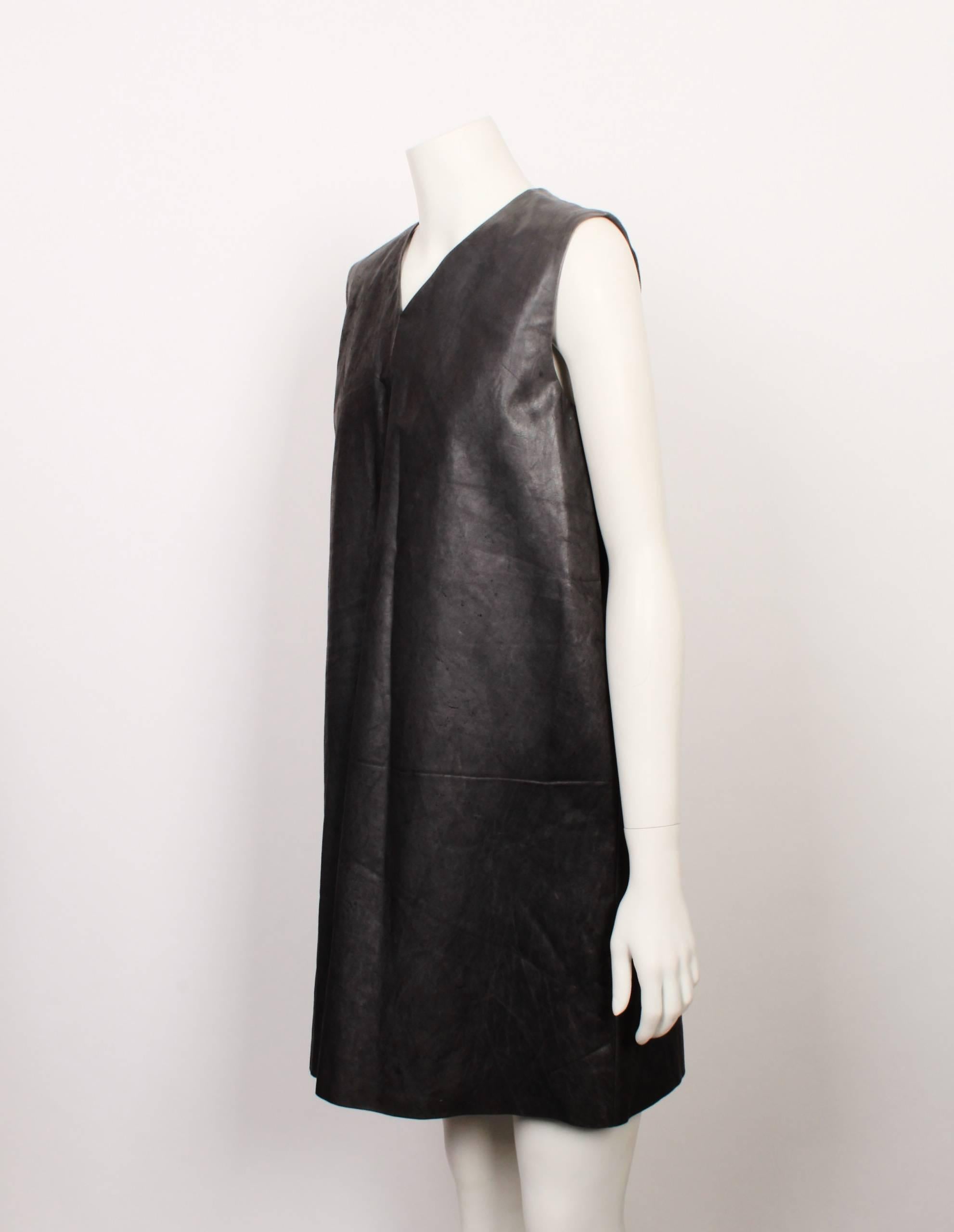 Grey Leather Smock Dress

Poell’s cult following is a direct result of his uncompromisingly designed garments,  full of experimental fabrics and rigid in construction. He has almost exclusively occupied the intersection between bespoke menswear
