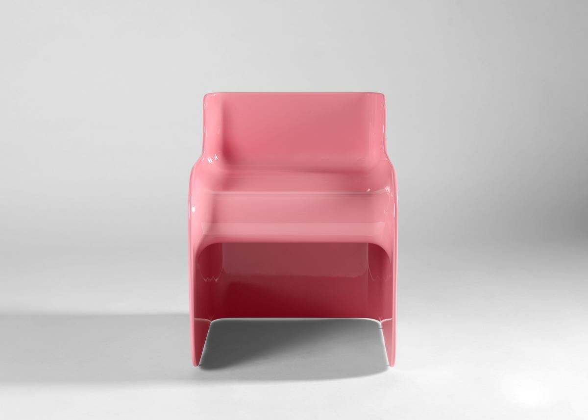 Américain Carol Egan, Robusto, fauteuil sculptural rose sculpté à la main, États-Unis, 2023 en vente