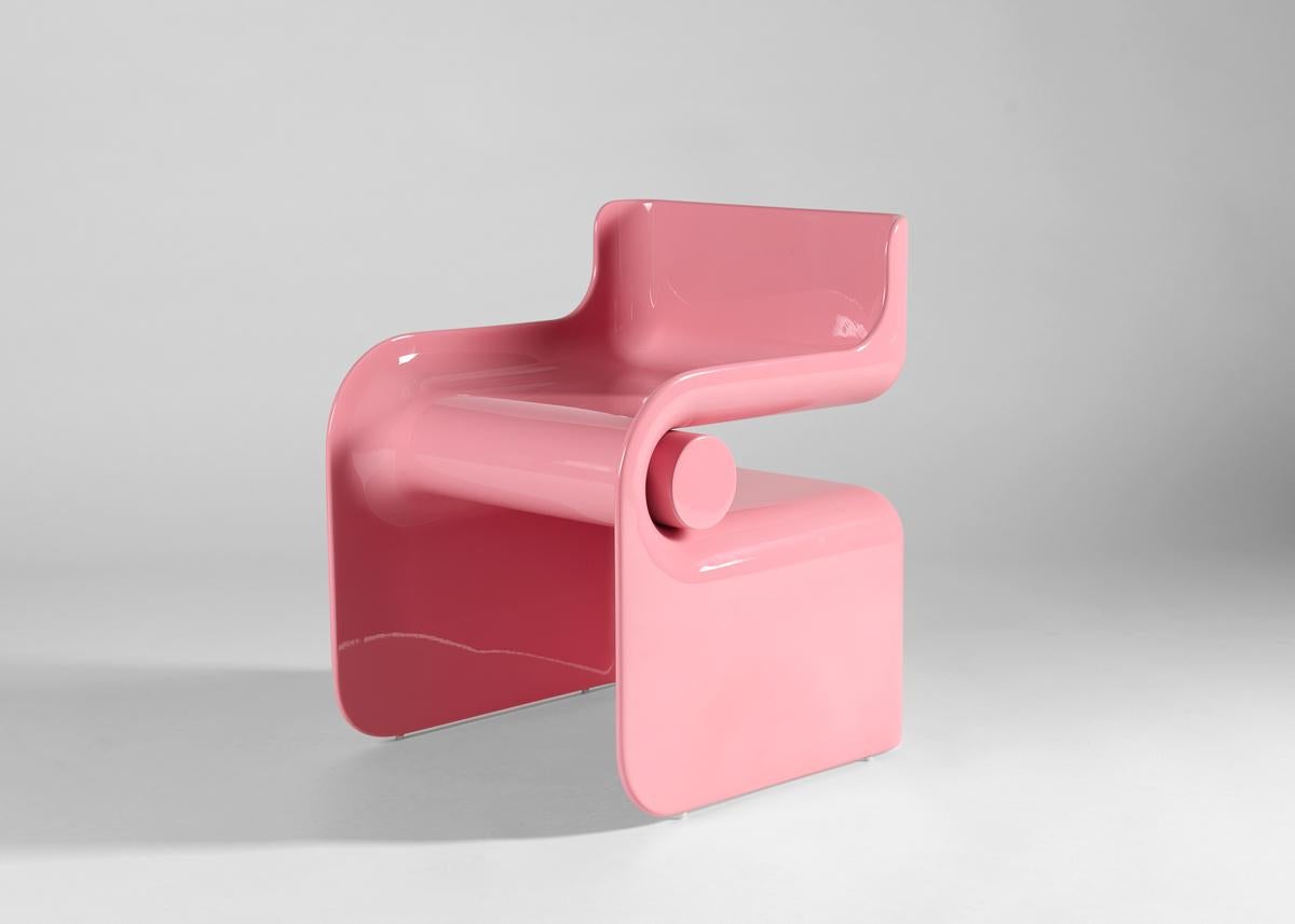 Peint Carol Egan, Robusto, fauteuil sculptural rose sculpté à la main, États-Unis, 2023 en vente