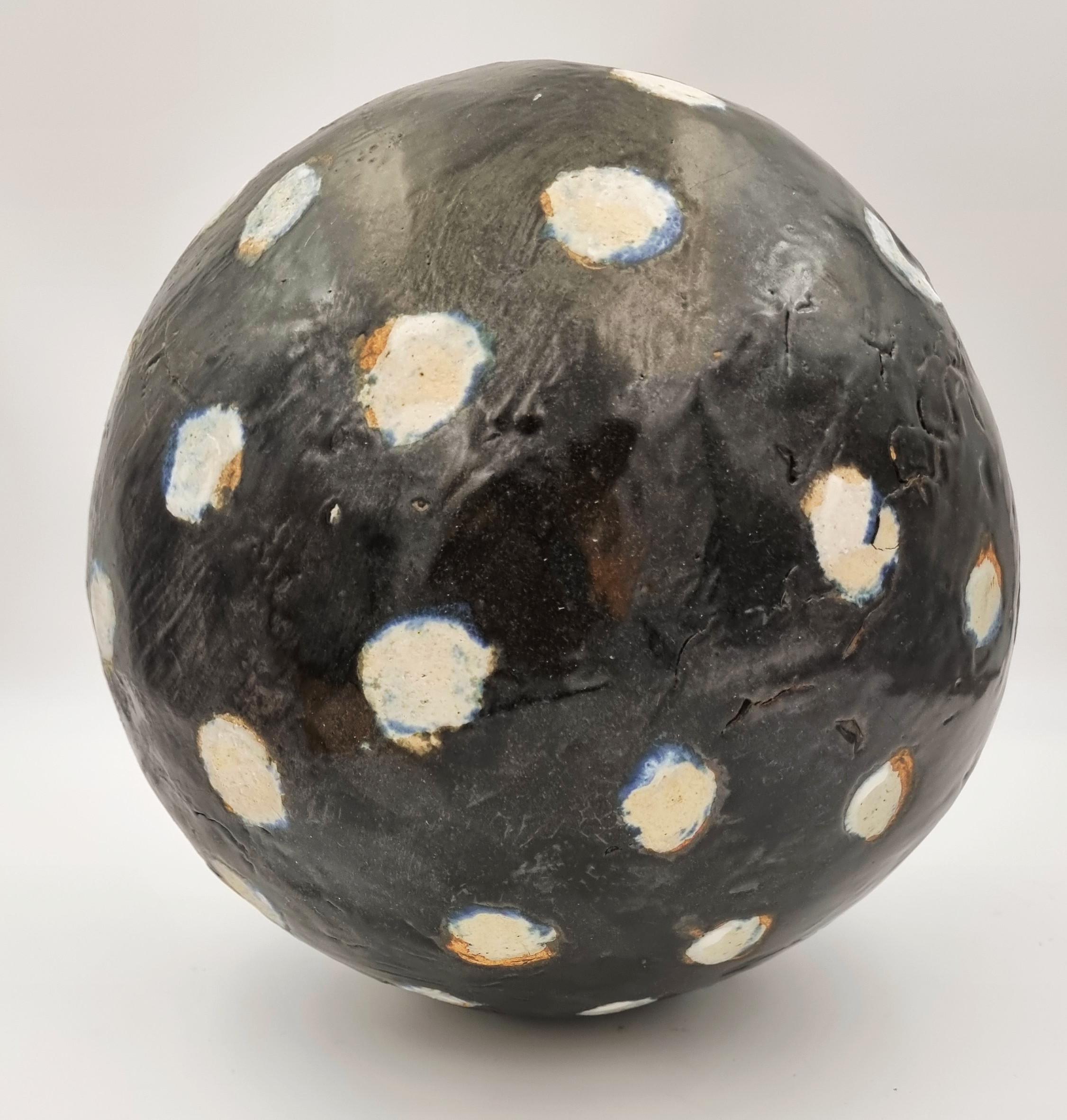 Untitled Sphere (Black, white) - Sculpture by Carol Fleming