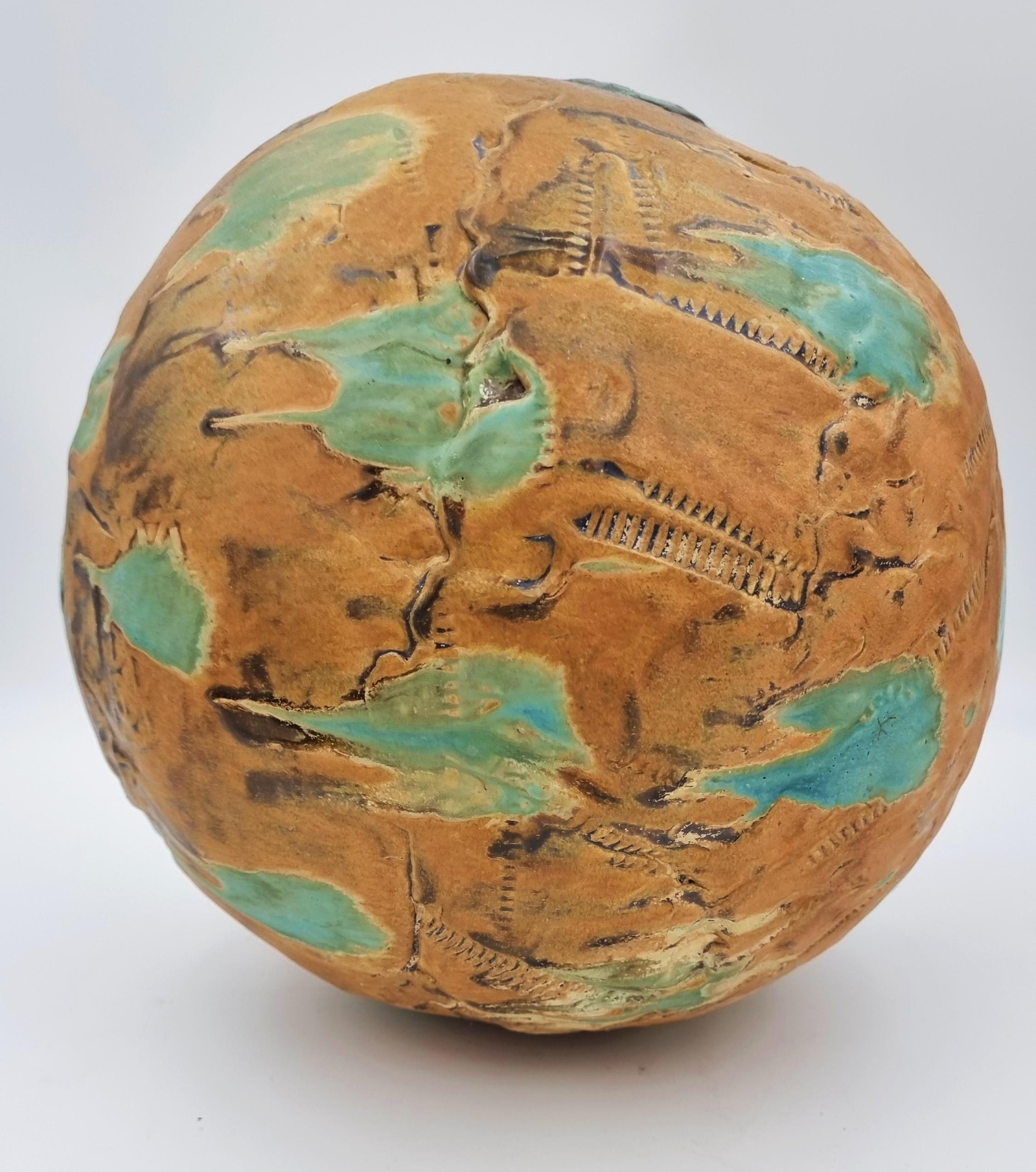 Esfera sin título (Marrón, cerceta) - Sculpture Contemporáneo de Carol Fleming