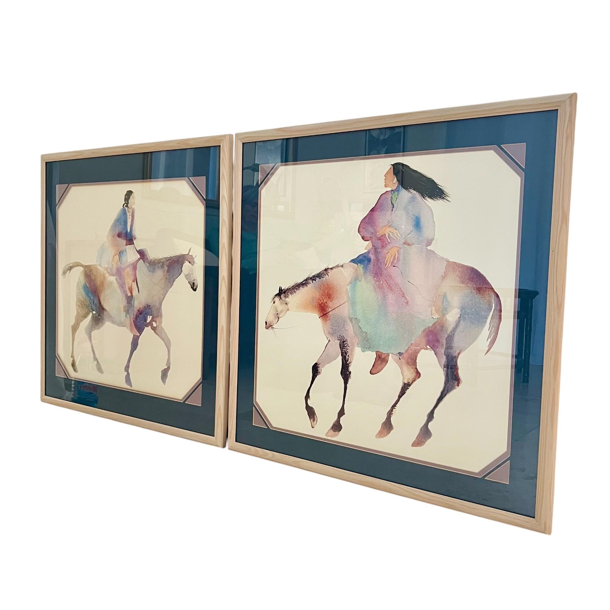 Curandera de la Tierra y Madre Luna de Carol Grigg litografías en acuarela de hacia 1985 con mujeres nativas americanas a caballo en tonos pastel sobre papel blanquecino. Doble paspartú con detalles recortados en las esquinas y enmarcado en madera