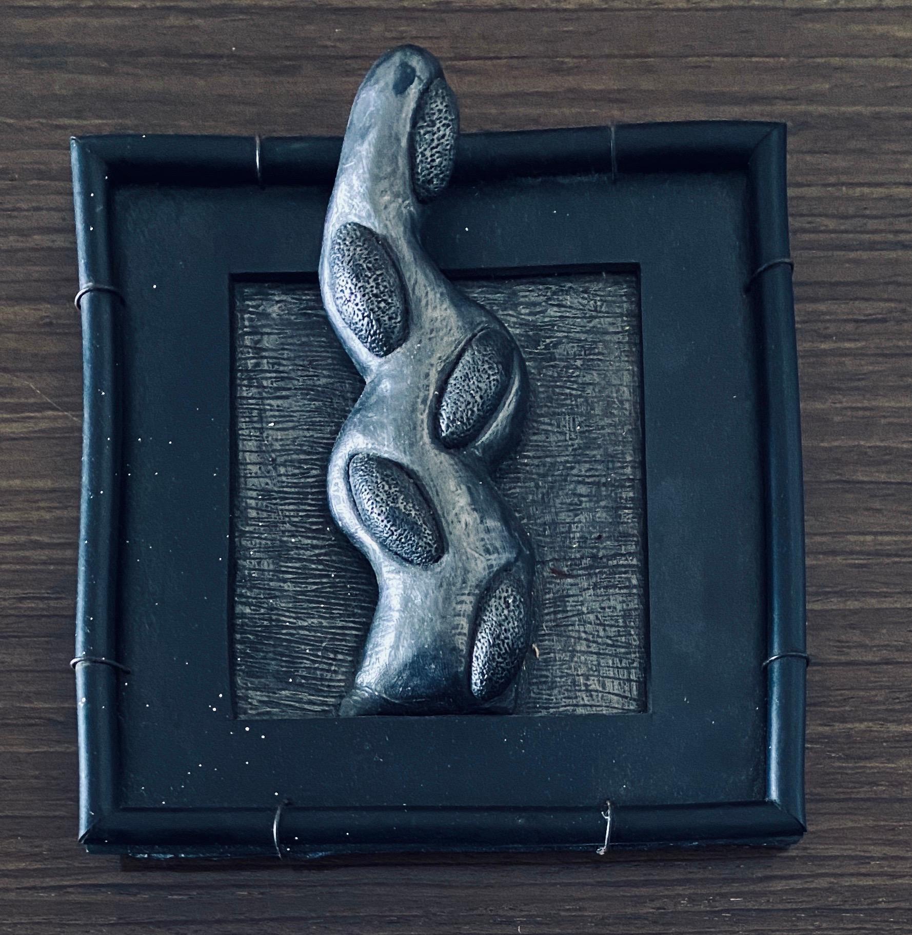 Scultura da parete astratta a tecnica mista Biomorfismo. L'artista di Miami Carol K. Brown in vendita 1