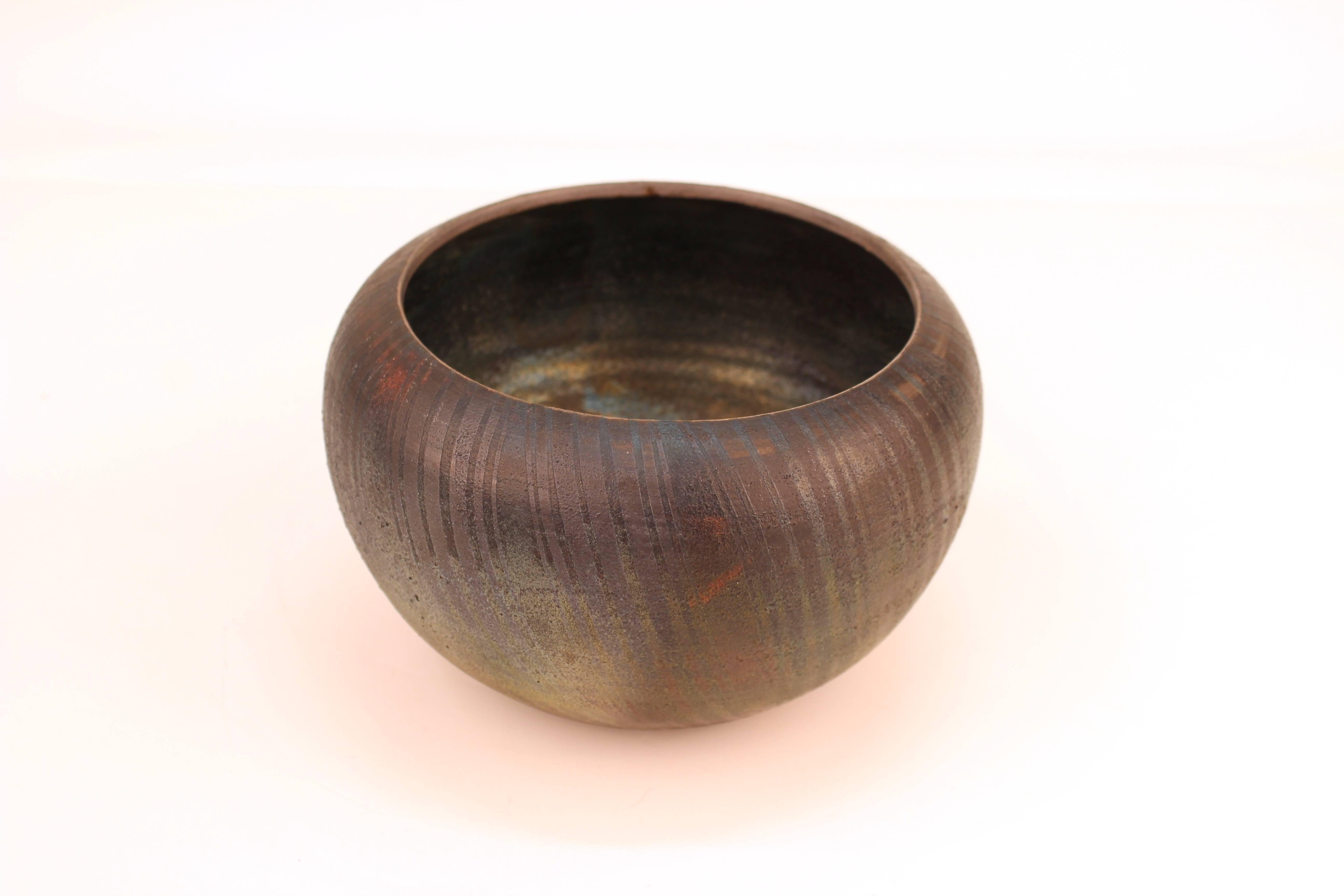 Carol Rossman raku-fired ceramic bowl, signed on the bottom by the artist. The piece is in great vintage condition.