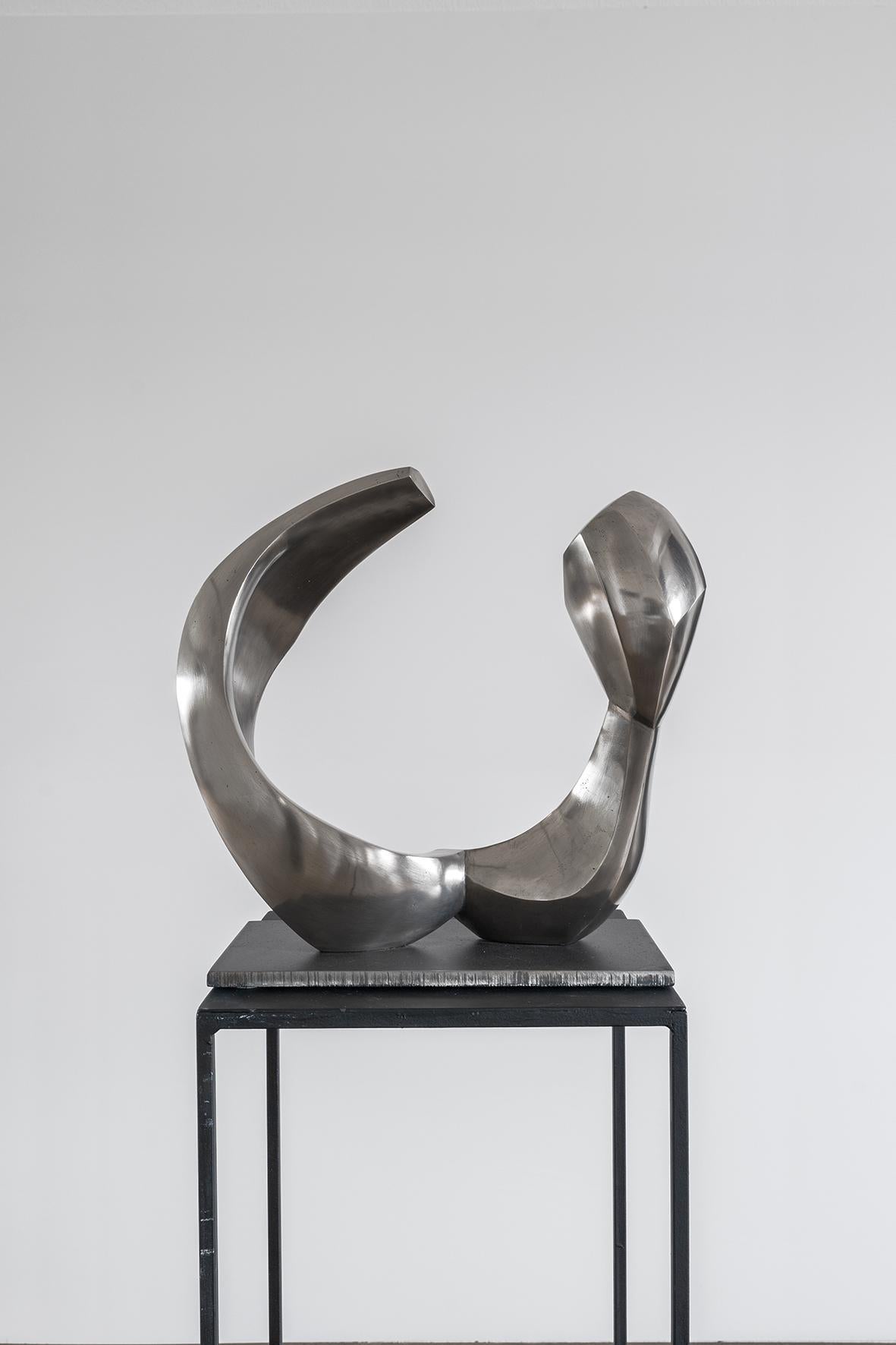 Sculpture en aluminium « Dialog » de Carola Eggeling, en aluminium poli en vente 1