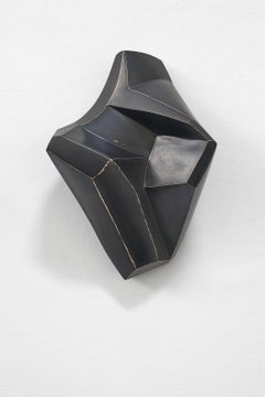 Escultura negra "Wandobjekt" de Carola Eggeling, Bronce patinado
