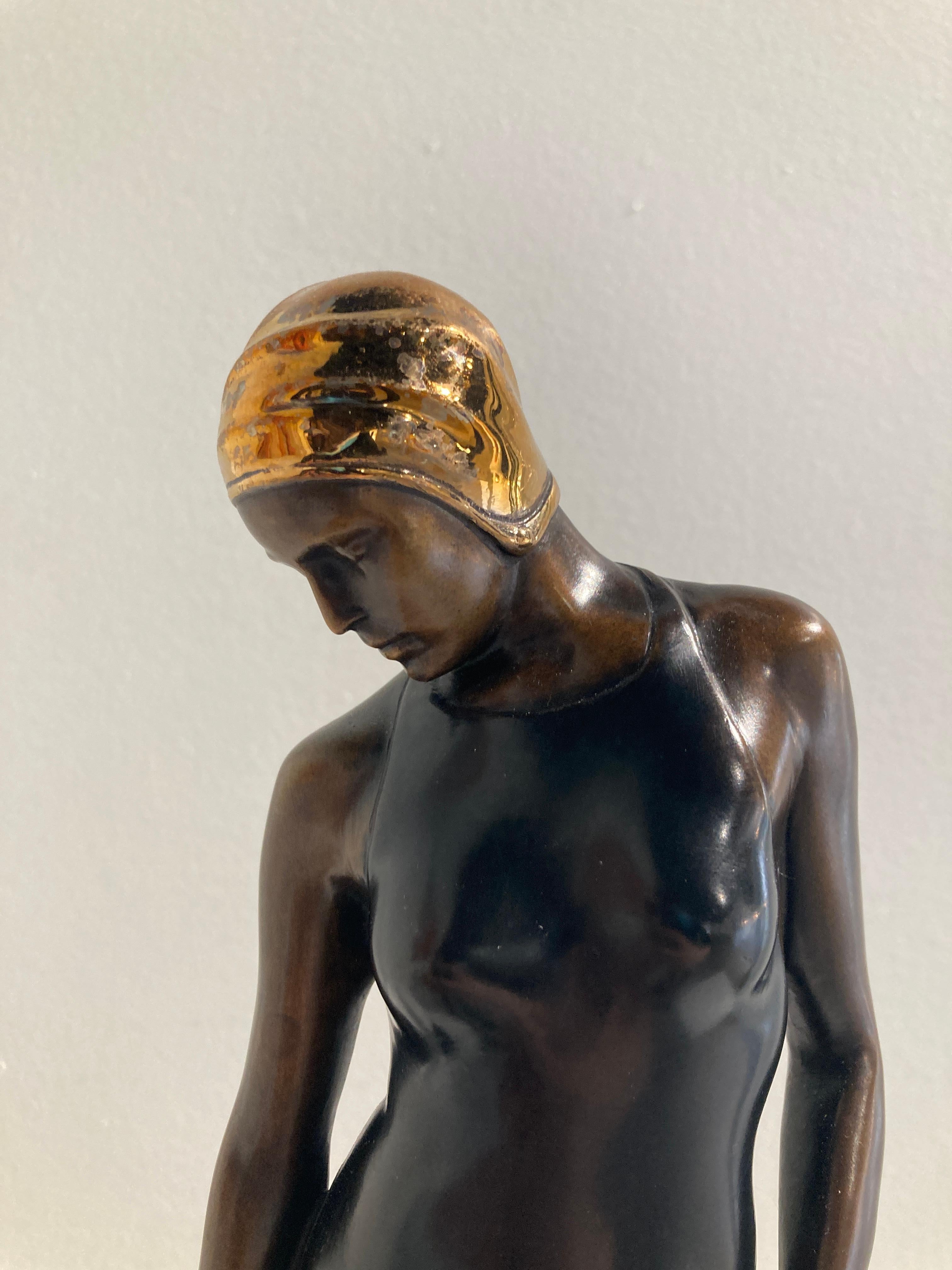 Morgendämmerung - 9/398 (Gold), Figurative Painting, von Carole A. Feuerman
