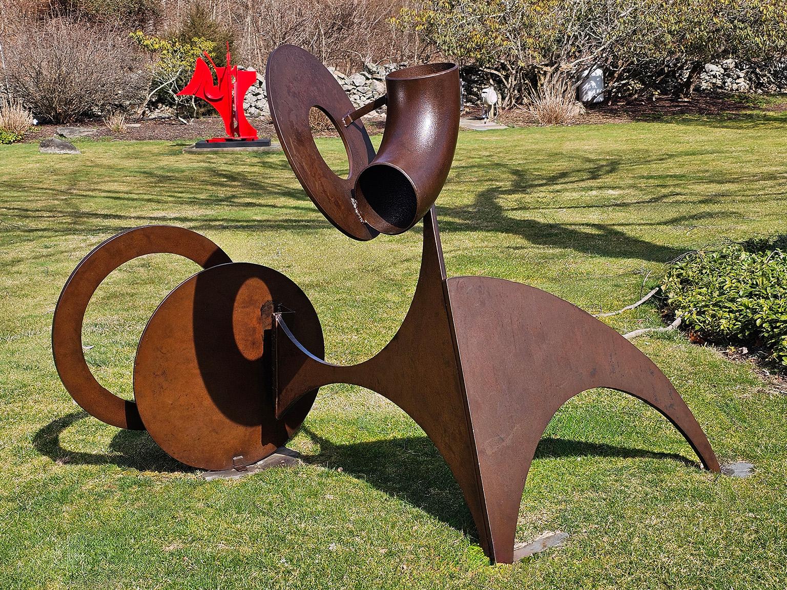 Sculpture d'extérieur abstraite en acier à grande échelle « Caucus » - Noir Abstract Sculpture par Carole Eisner