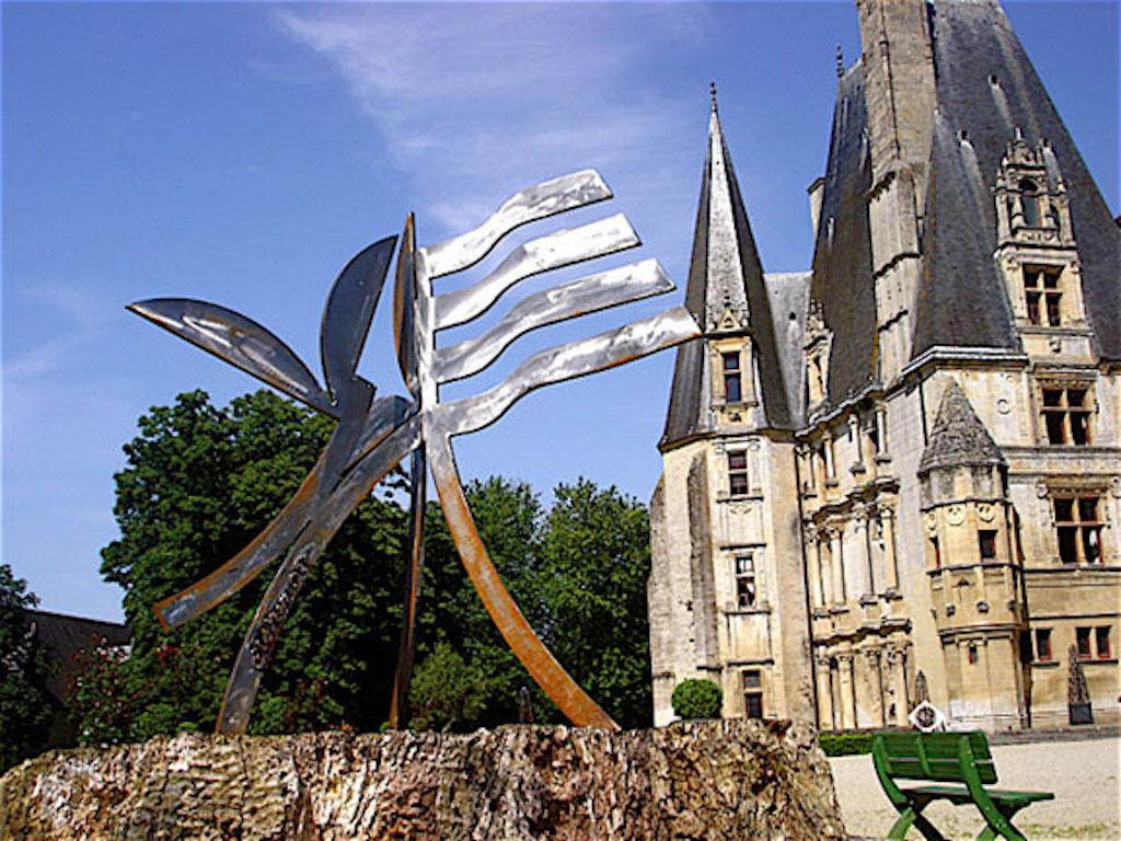 Glory, four foot welded steel sculpture, abstract - Sculpture by Carole Eisner