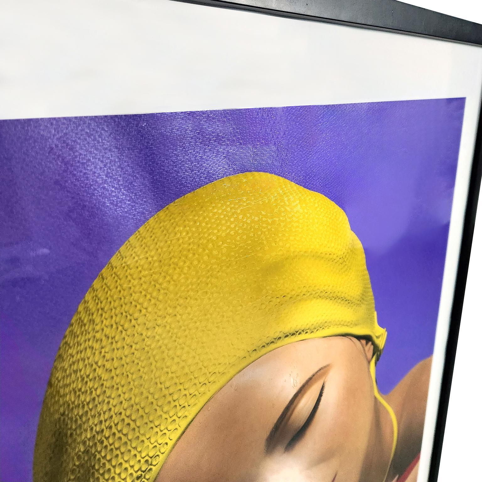Künstlerproof „Serena mit gelber Kapuze“ Mixed-Media-Druck von Carole A. Feuerman im Angebot 2
