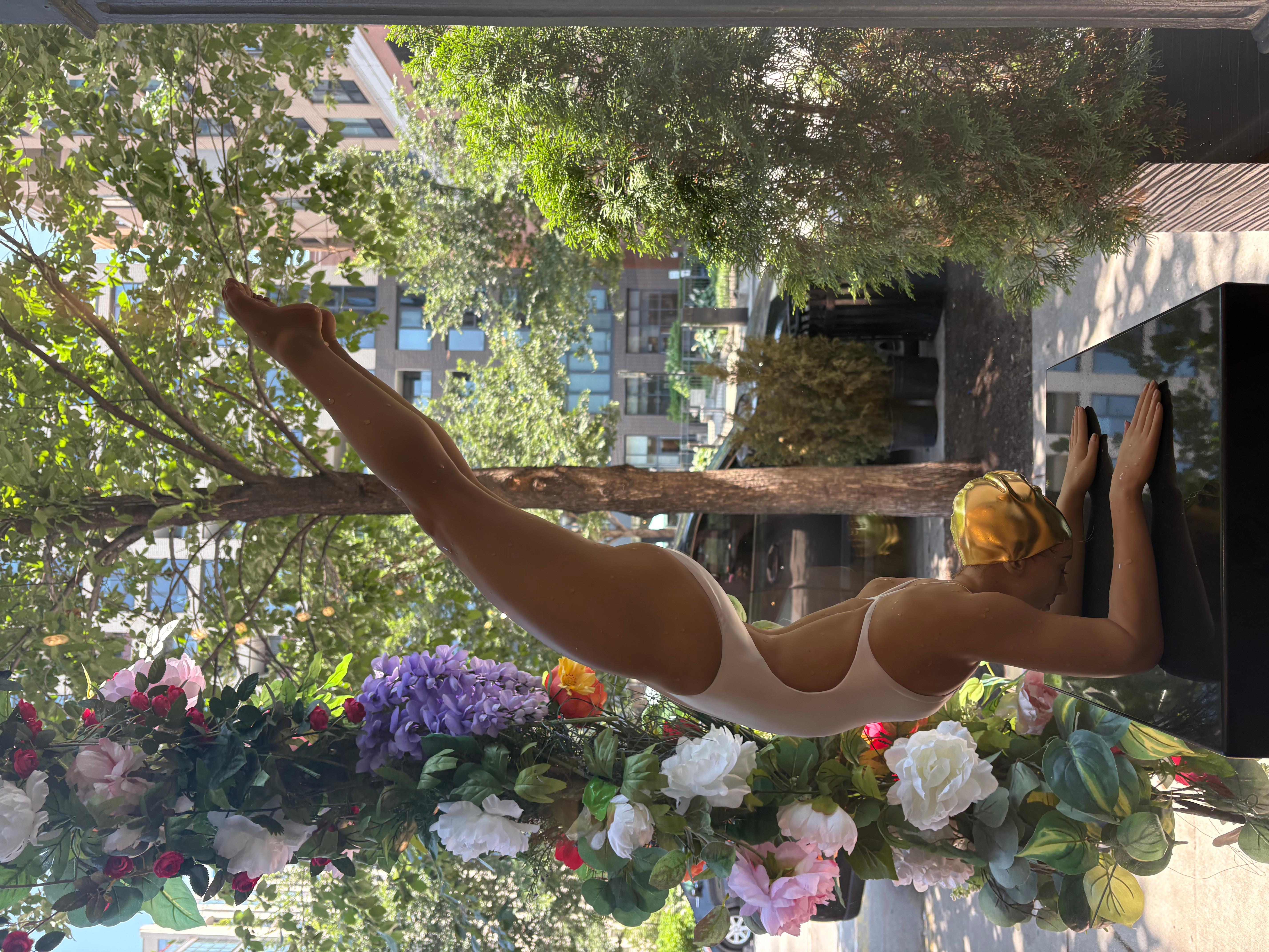 Perseverance - Contemporary Sculpture by Carole Feuerman