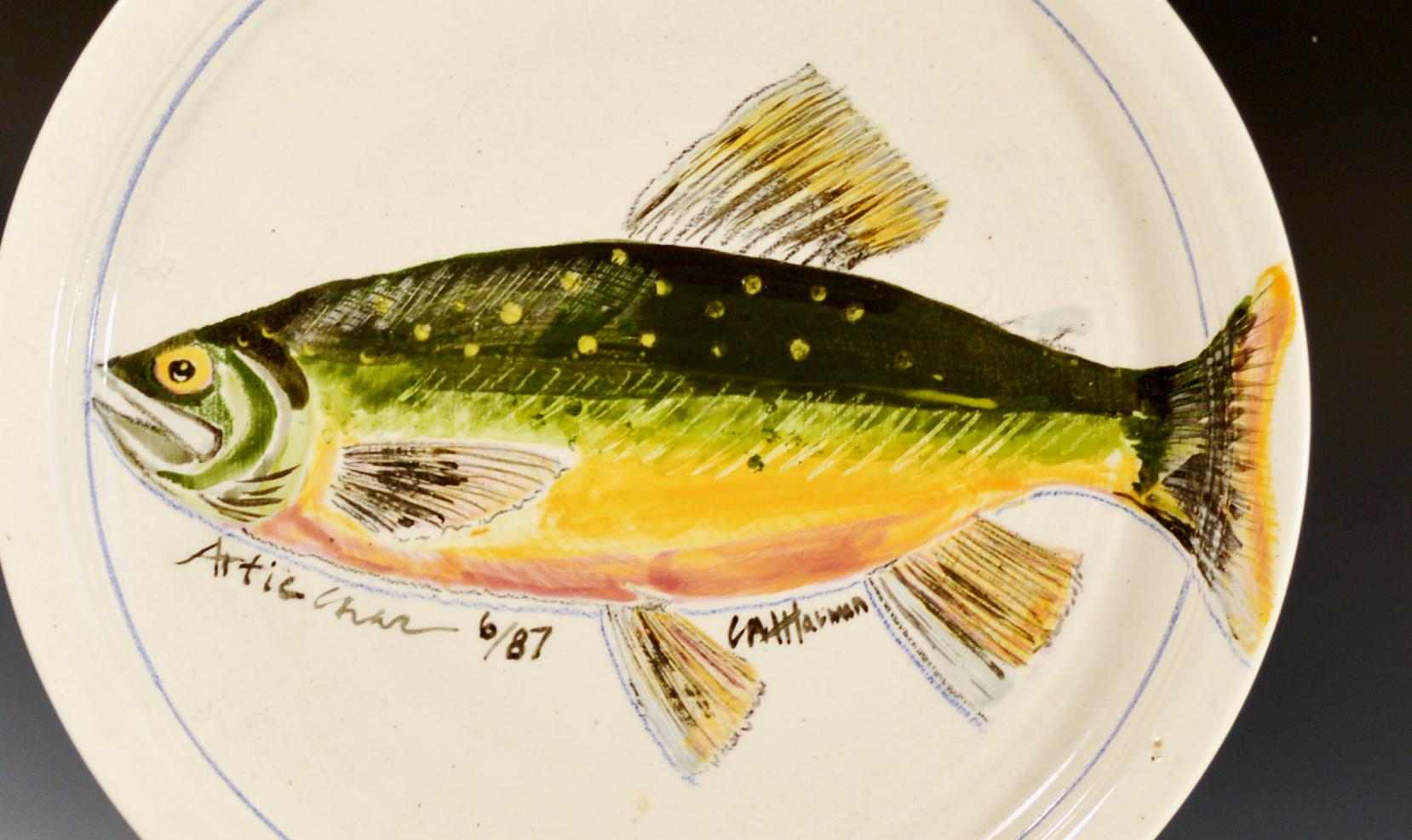 Milieu du XXe siècle Vaisselle en céramique de Carole Harman peinte avec des poissons, de l'omble chevalier et du saumon de Ouananiche en vente
