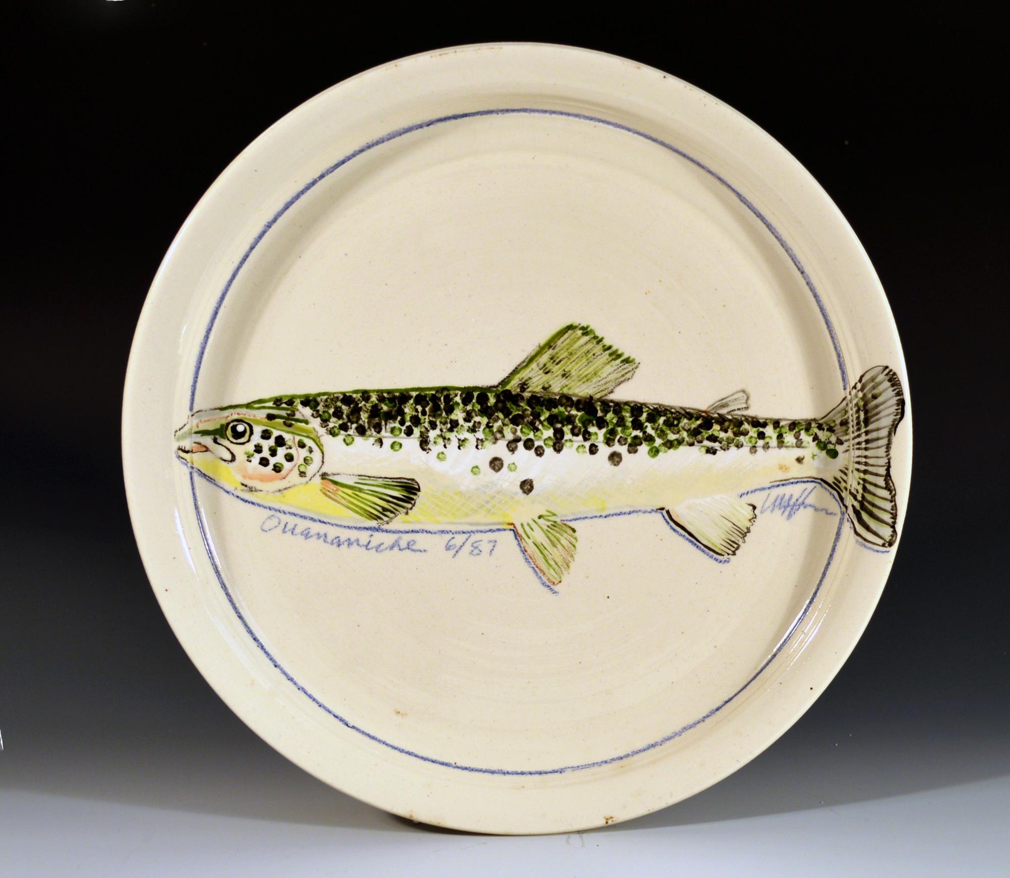 Poterie Vaisselle en céramique de Carole Harman peinte avec des poissons, de l'omble chevalier et du saumon de Ouananiche en vente