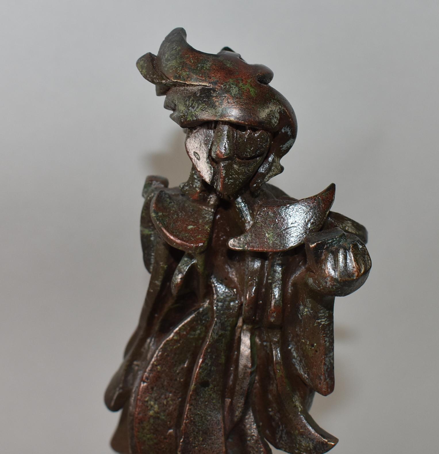 Scultura in bronzo di Carole Harrison intitolata 