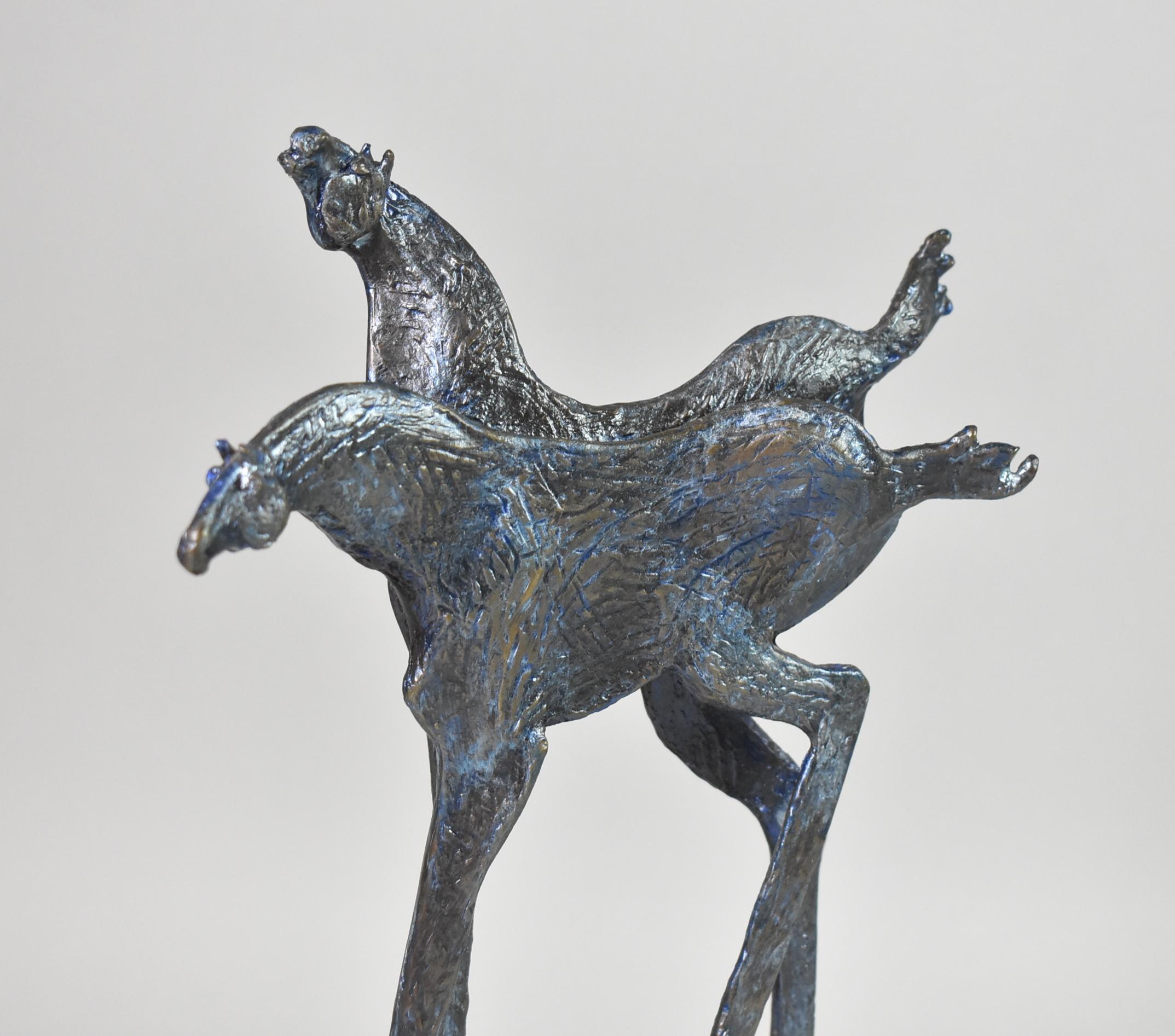 Americano Scultura modernista in bronzo fuso di Carole Harrison con 2 cavalli, altezza 10 1/4