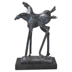 Escultura modernista de bronce fundido de Carole Harrison de 2 caballos, 10 1/4" de altura