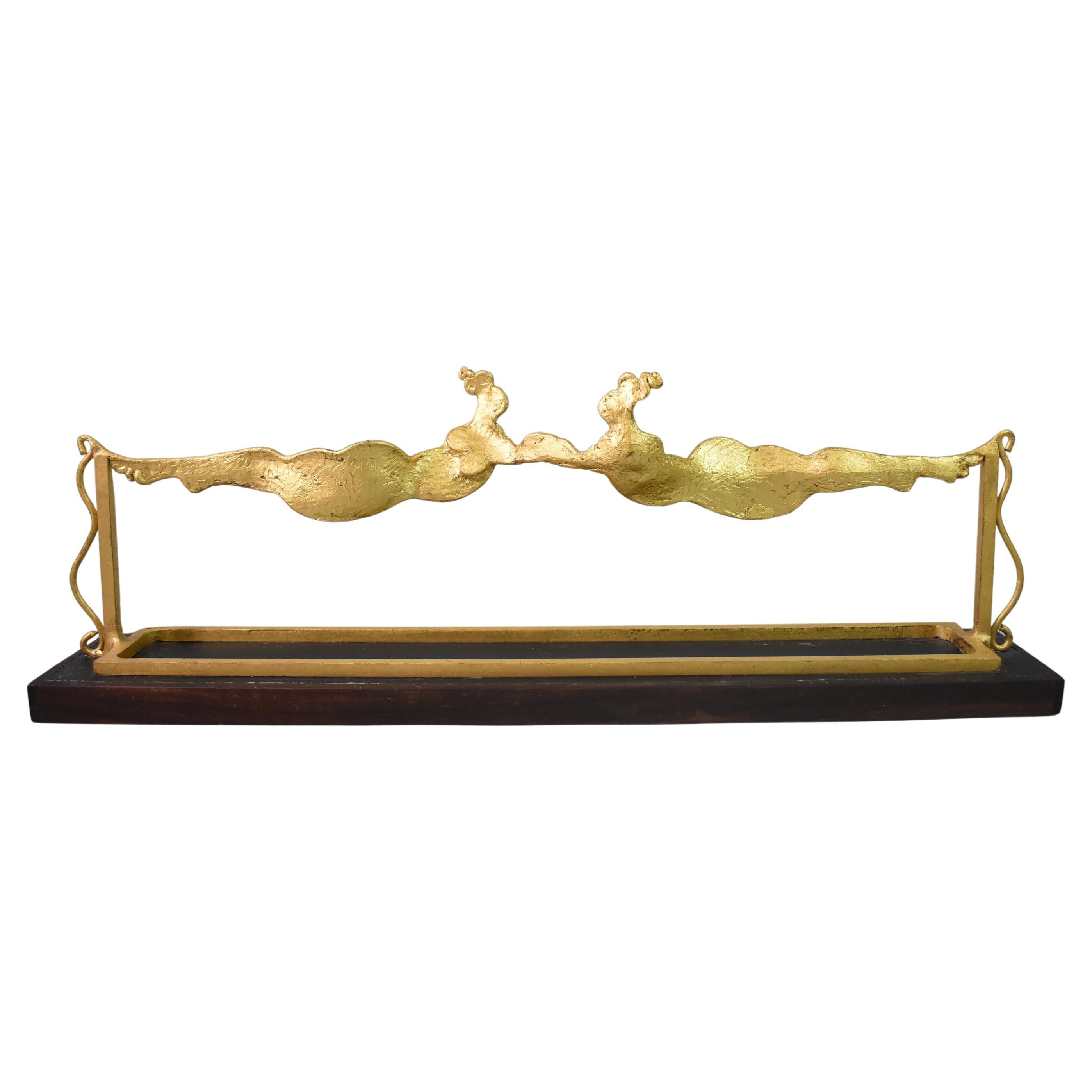 Carole Harrison, sculpture en bronze coulé au-dessus d'une feuille d'or  en vente