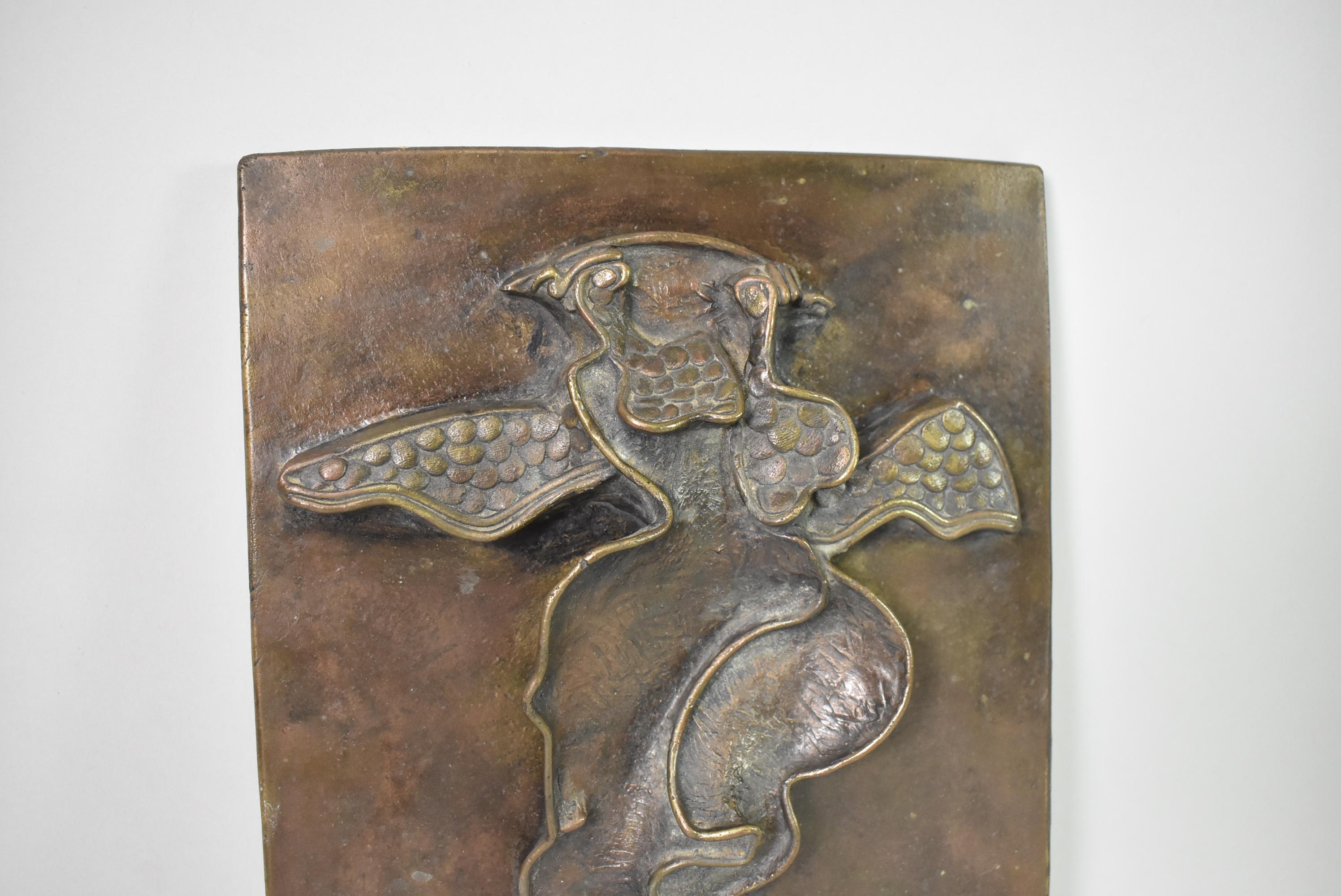 Cette tenture murale abstraite de Carole Harrison mesure 7 1/4