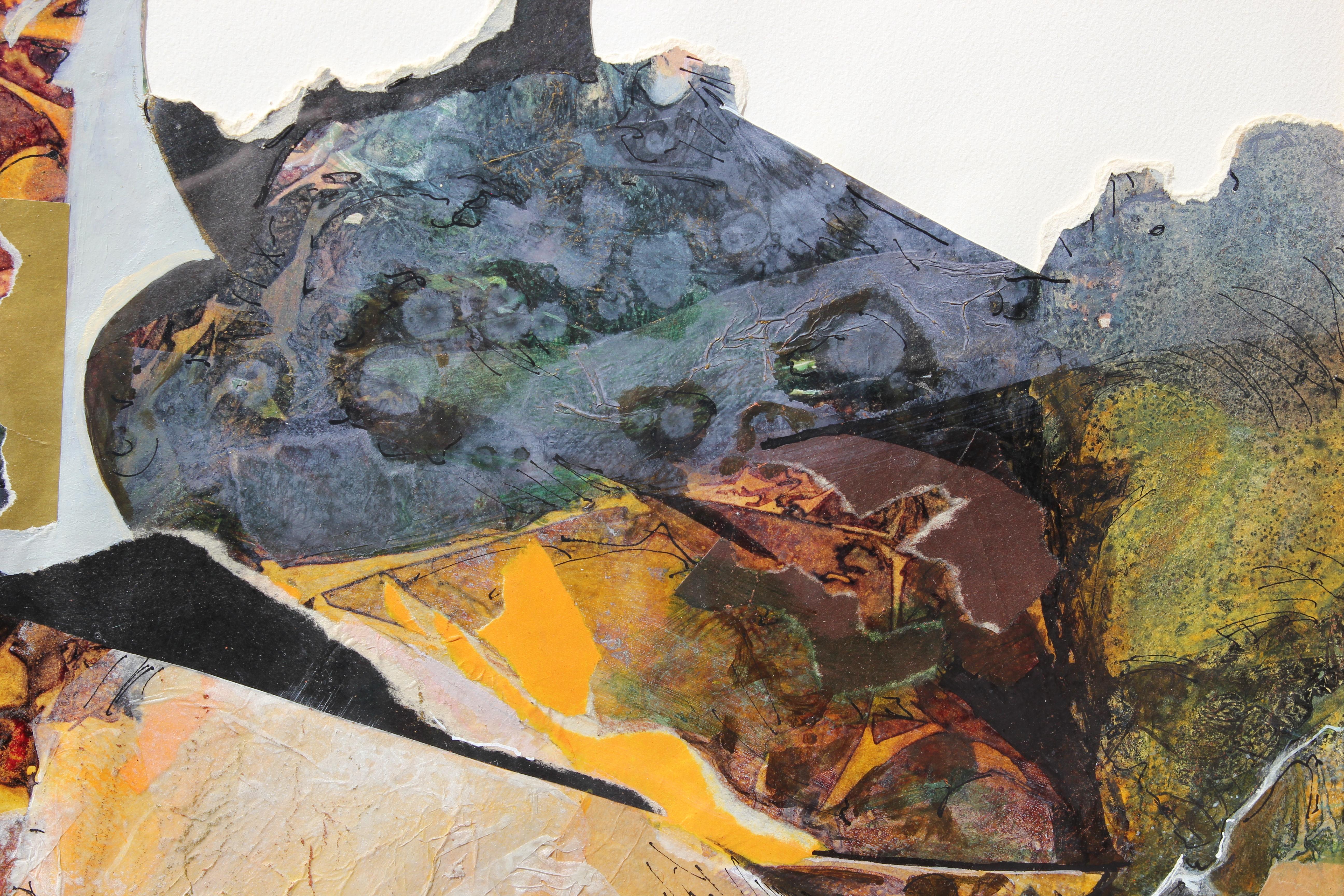 Peinture abstraite moderne aux tons neutres de l'artiste texane Carole Myers. L'œuvre présente un collage de différents papiers texturés combinés à des peintures pour créer un sentiment de profondeur. Présenté dans le livre 
