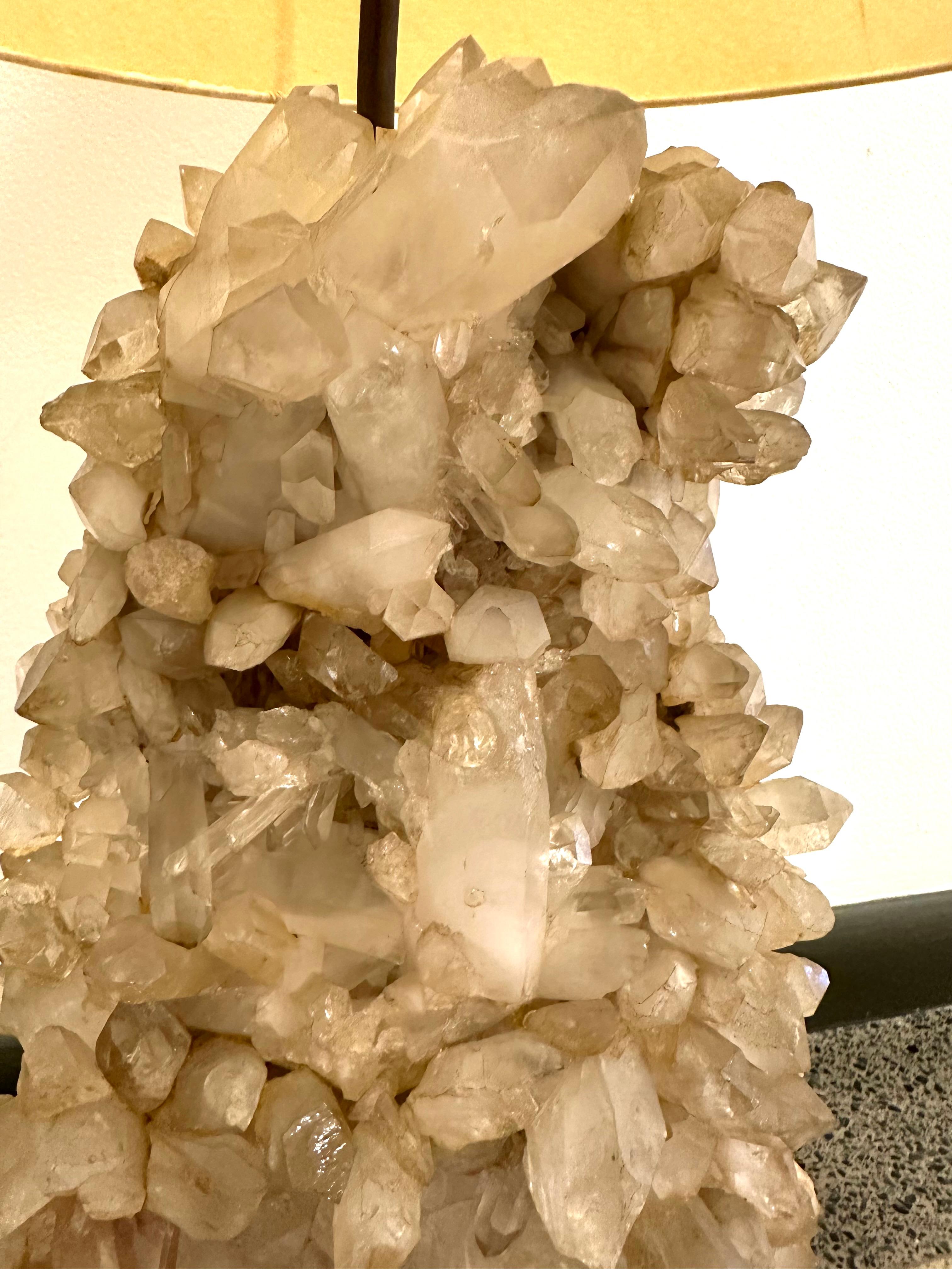 Milieu du XXe siècle Lampe de bureau Carole Stupell en spécimen de cristal de quartz en vente