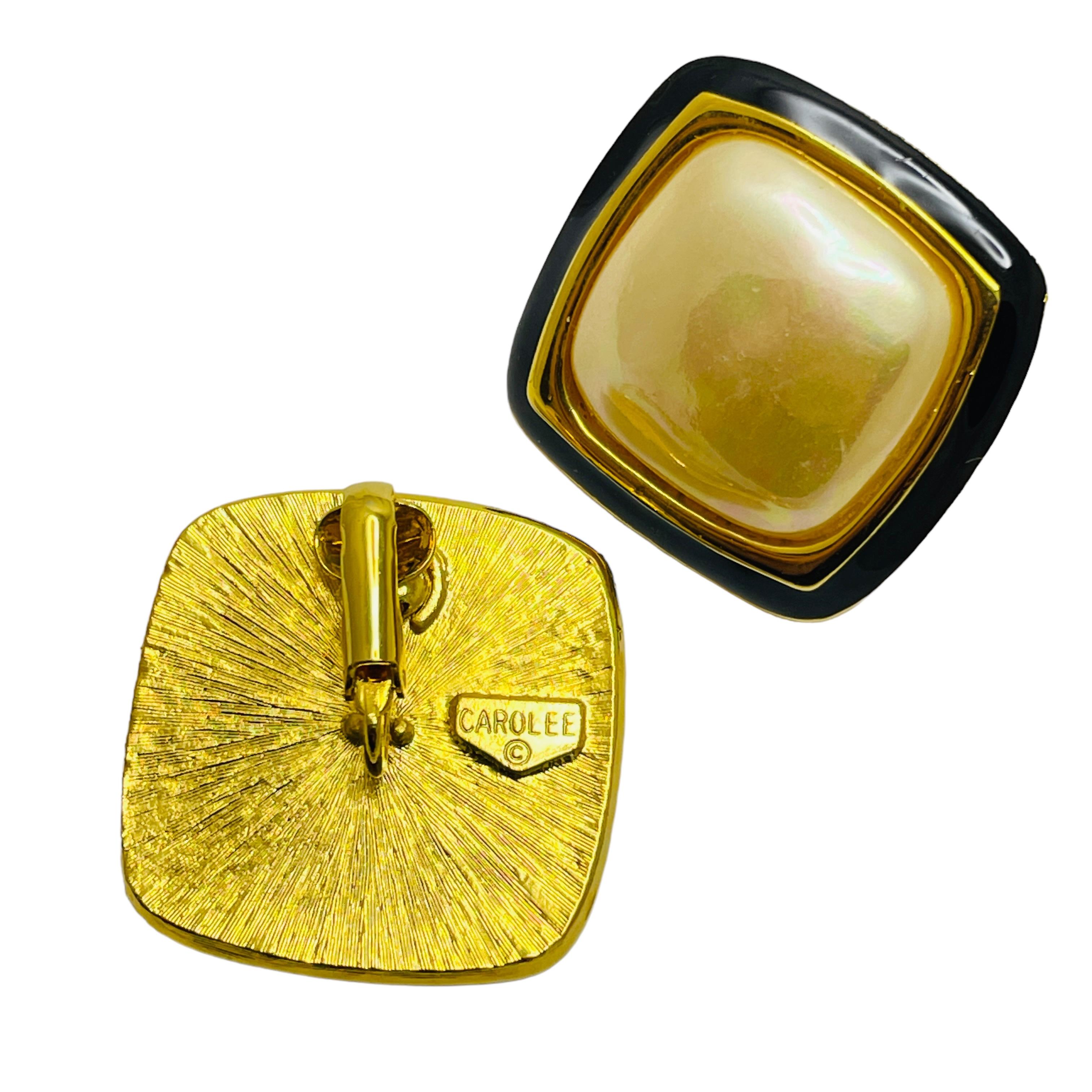 Orecchini a clip firmati Carolee con perle e smalto d'oro In condizioni buone in vendita a Palos Hills, IL