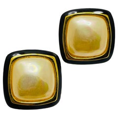 Vintage CAROLEE signed gold enamel pearl designer clip on earrings